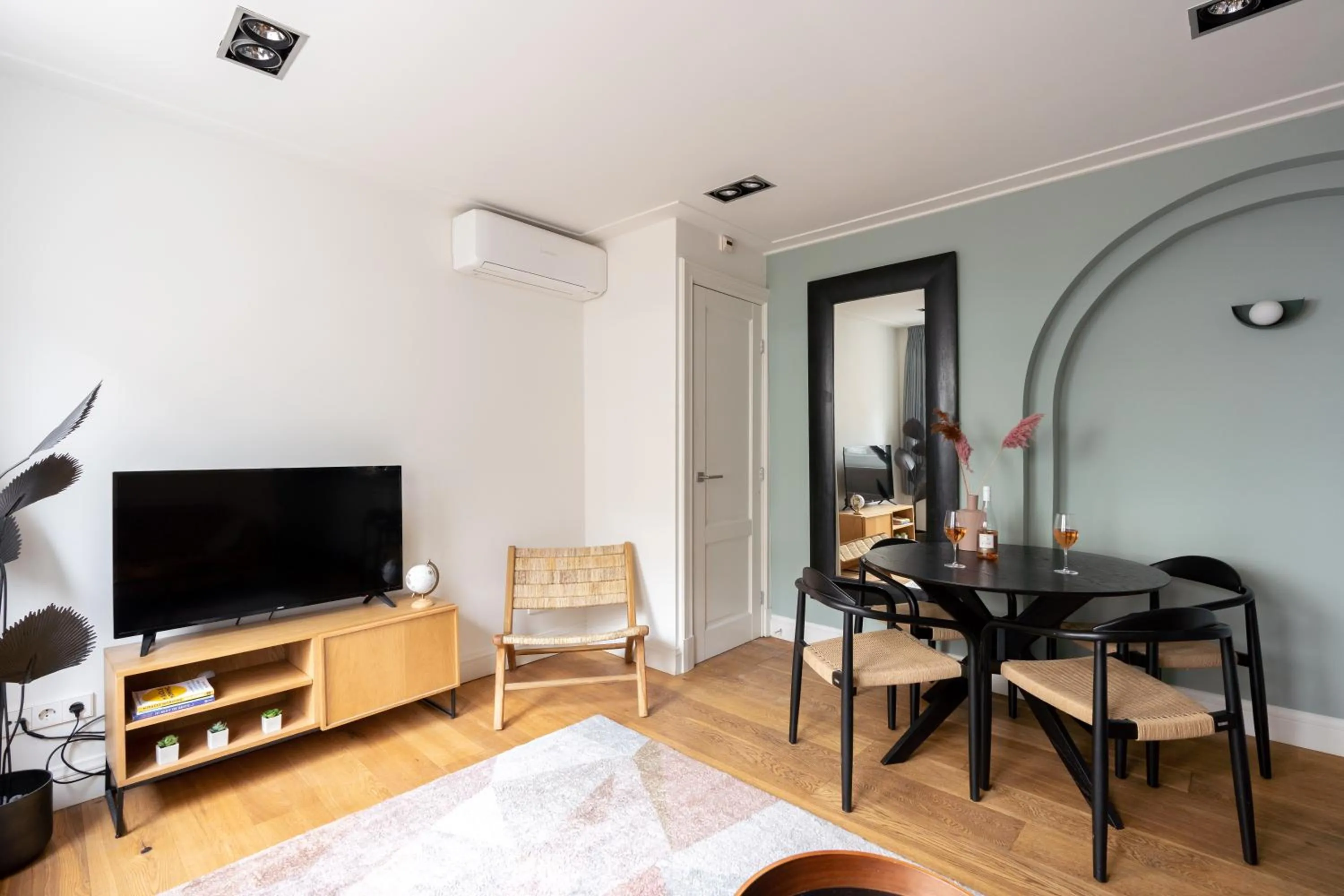 TV and multimedia in Numa Amsterdam Helmers