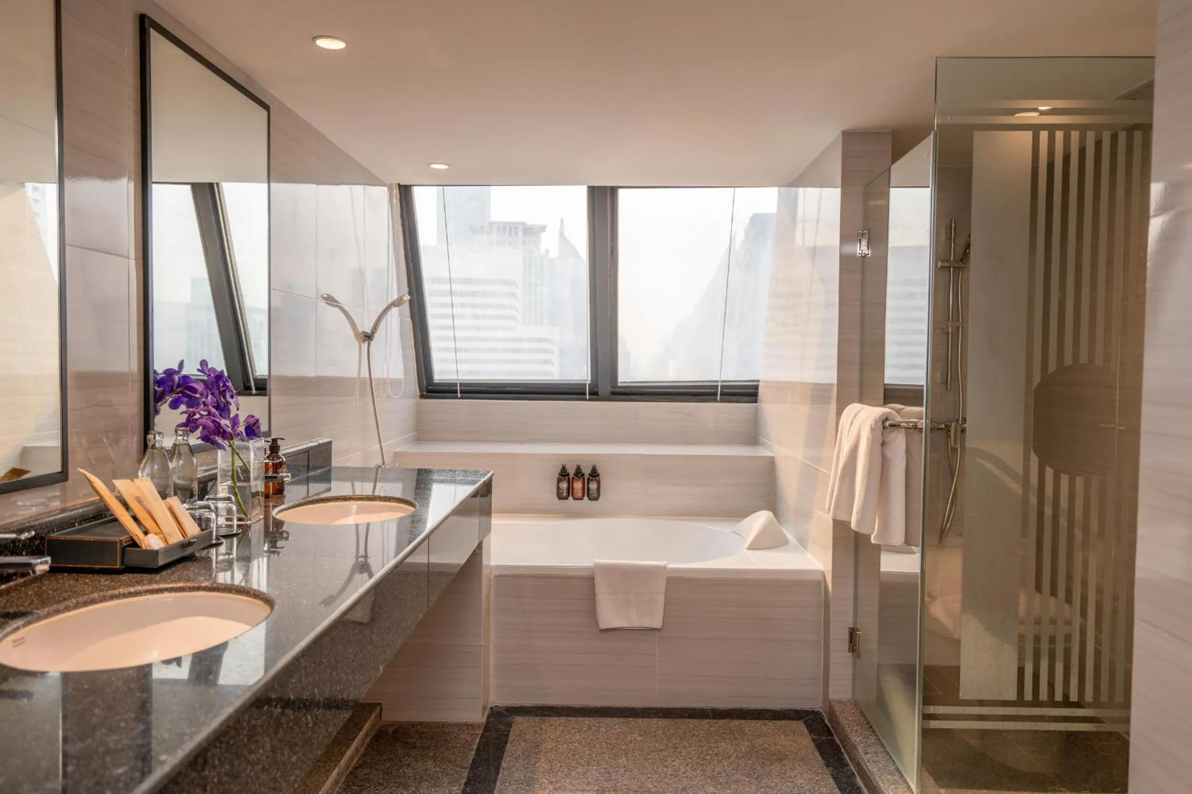 Bathroom in NH Bangkok Sukhumvit Boulevard