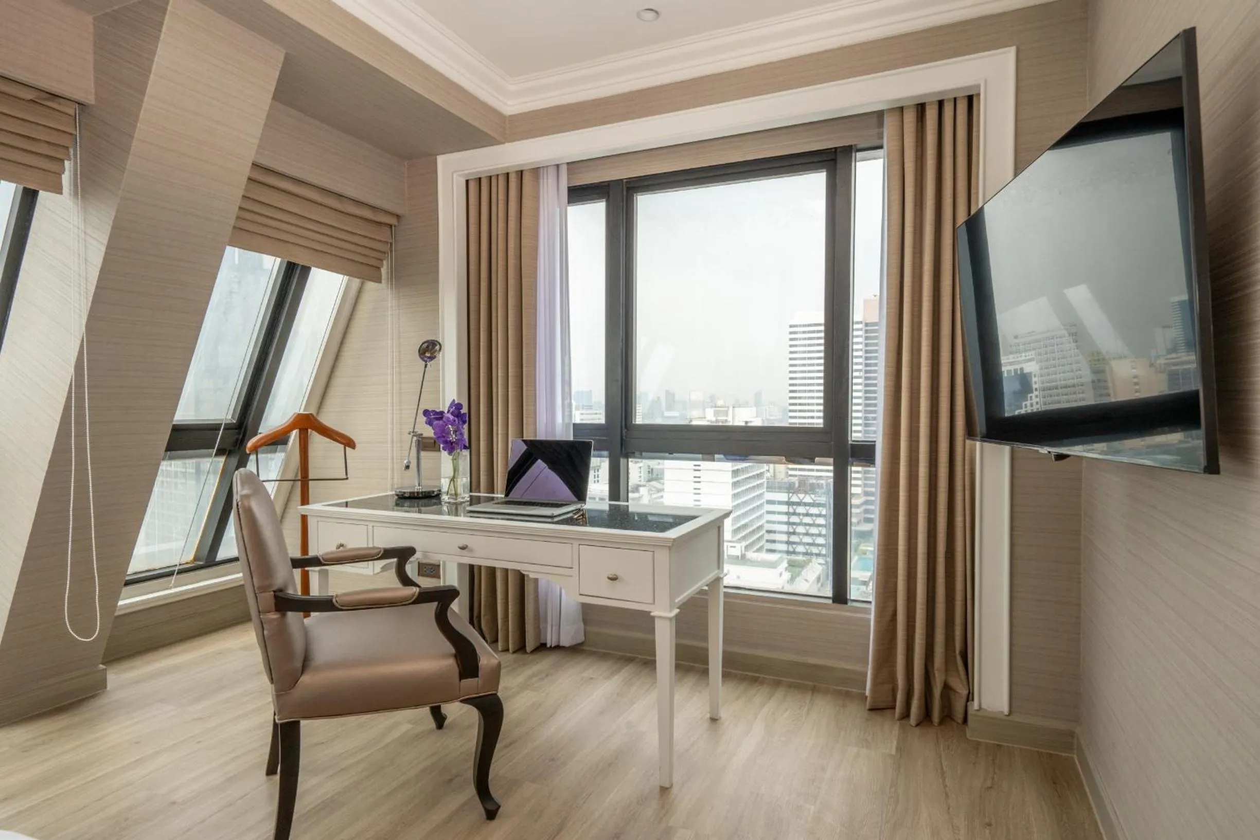 Seating area in NH Bangkok Sukhumvit Boulevard