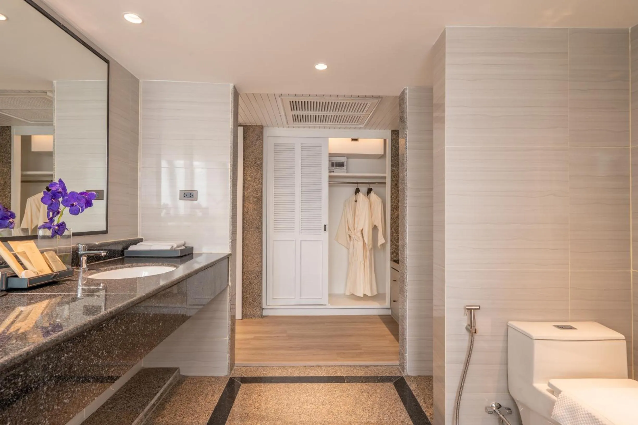 Bathroom in NH Bangkok Sukhumvit Boulevard