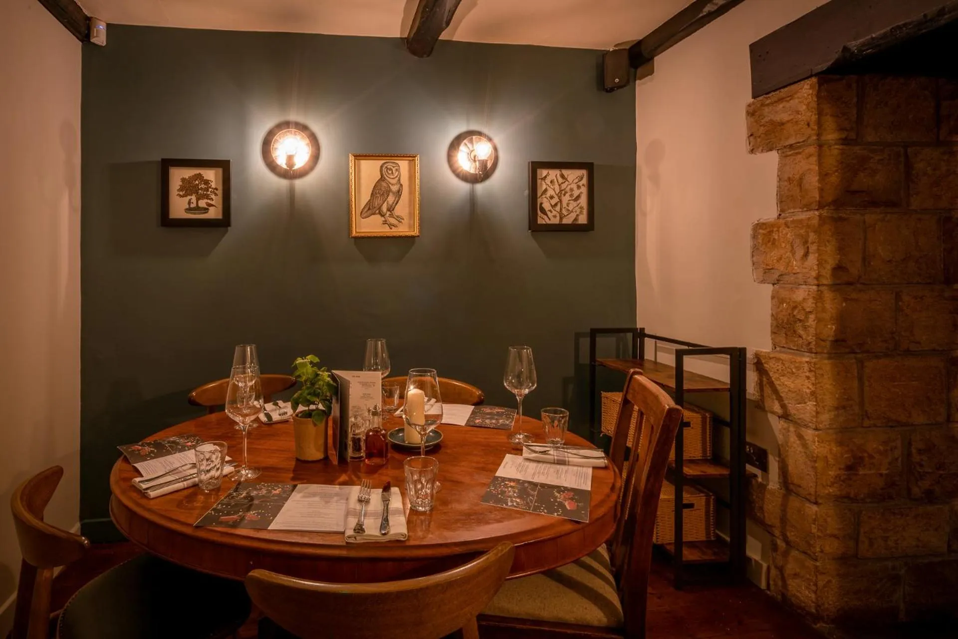 Restaurant/places to eat in Castle Inn