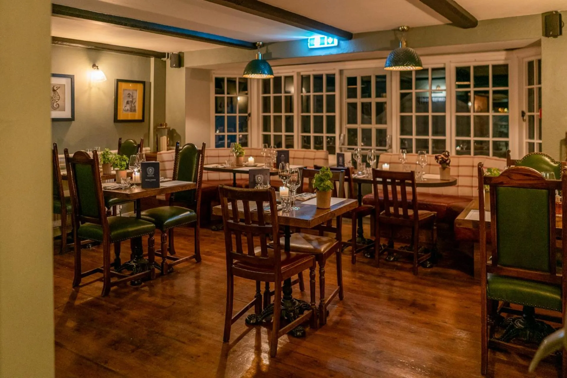 Restaurant/places to eat in Castle Inn