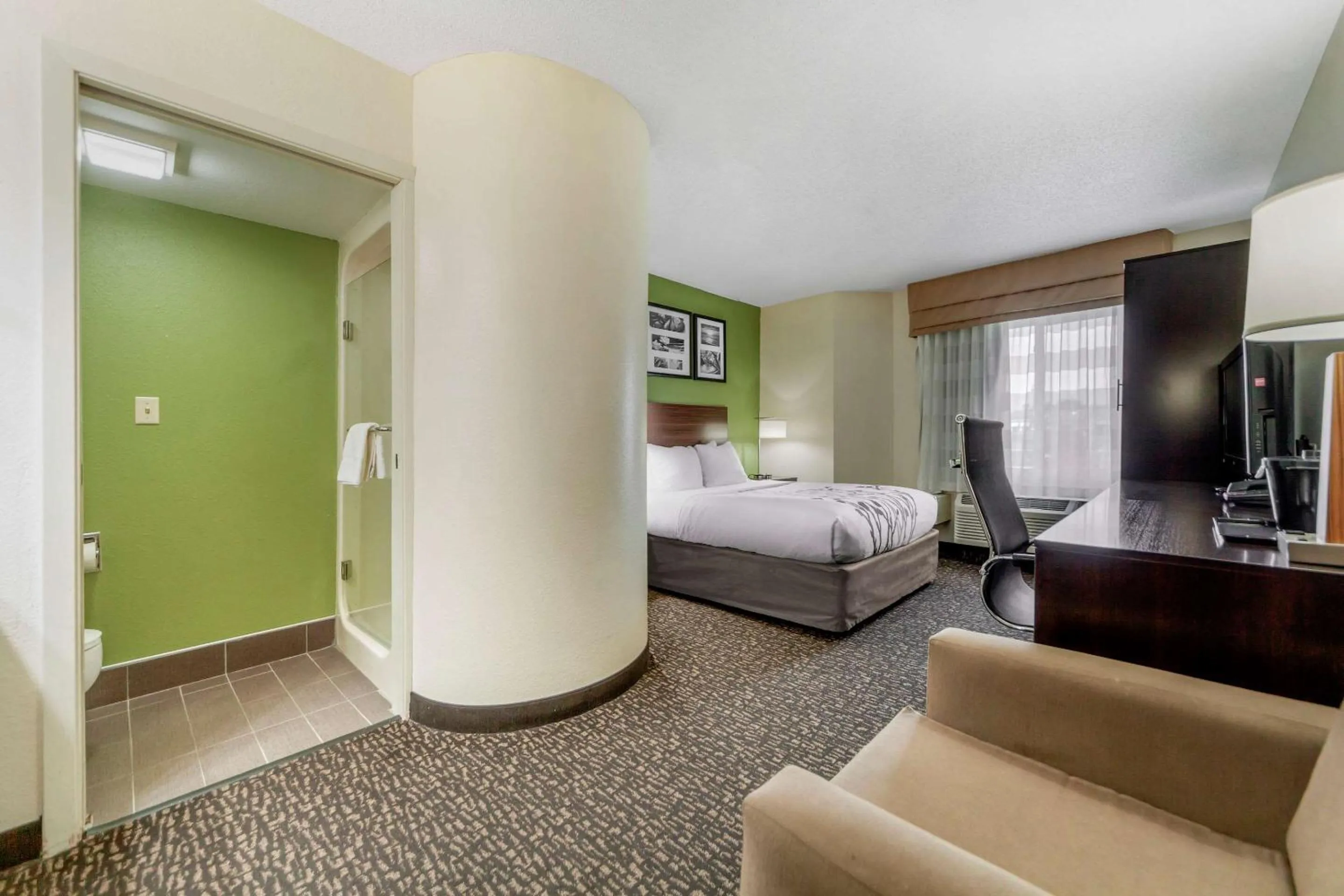 Photo of the whole room, Bed in Sleep Inn & Suites Omaha Airport