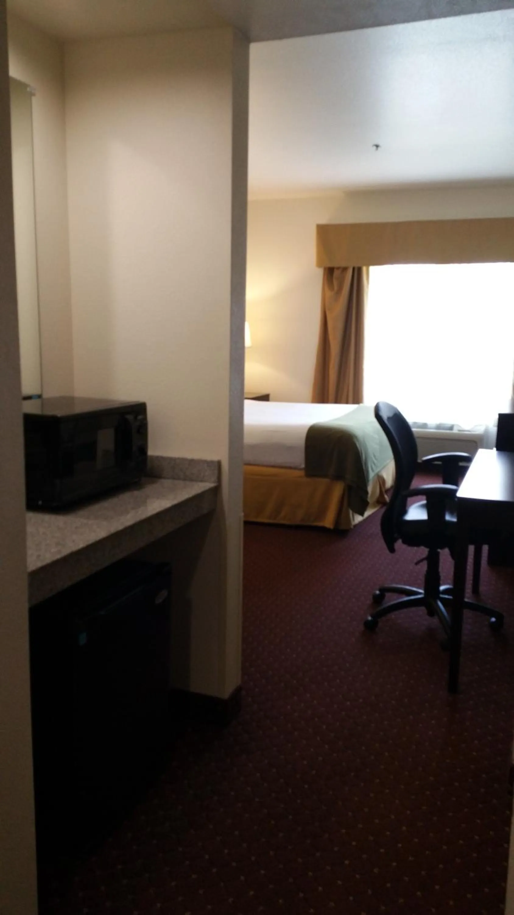 Bed in Holiday Inn Express Syracuse-Fairgrounds by IHG