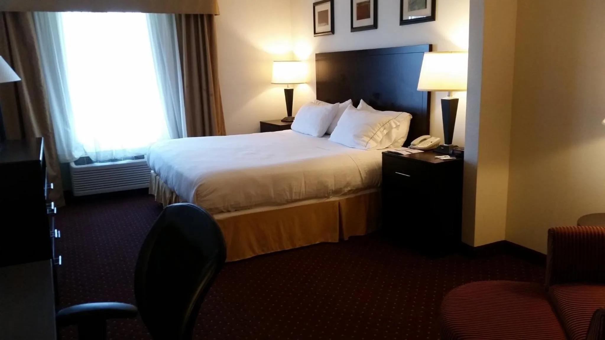 Photo of the whole room, Bed in Holiday Inn Express Syracuse-Fairgrounds by IHG