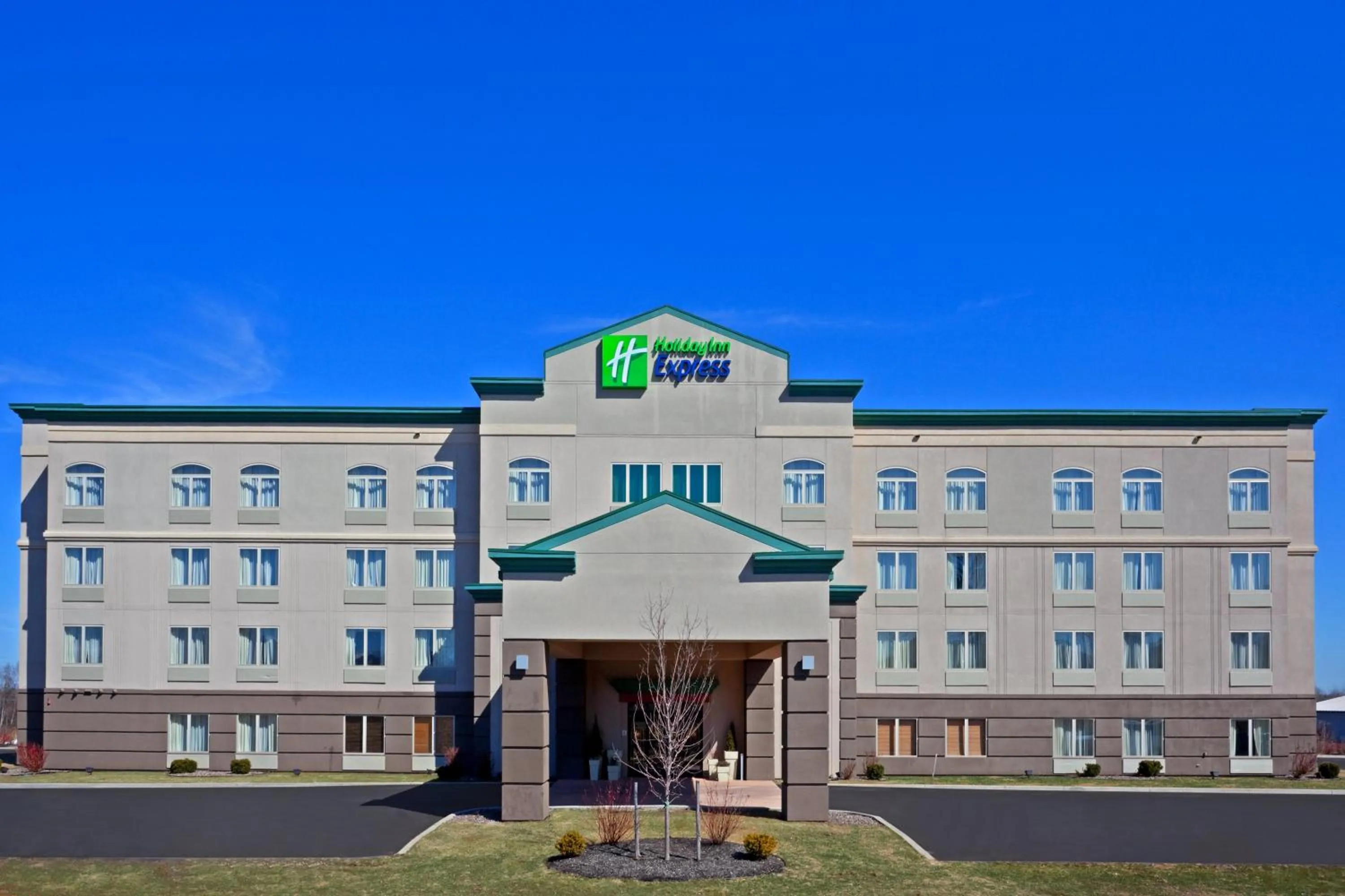 Property building in Holiday Inn Express Syracuse-Fairgrounds by IHG