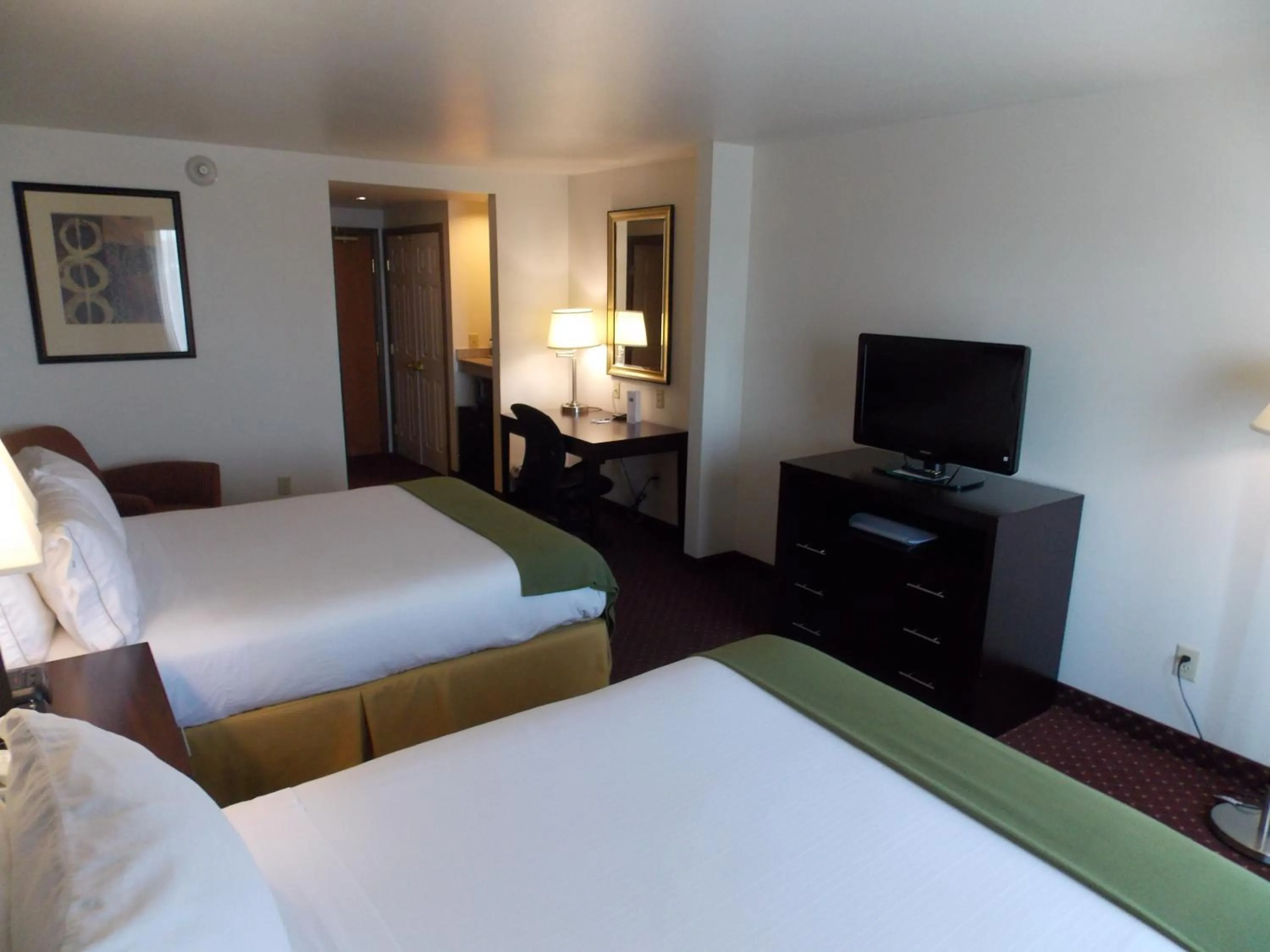 Photo of the whole room, Bed in Holiday Inn Express Syracuse-Fairgrounds by IHG