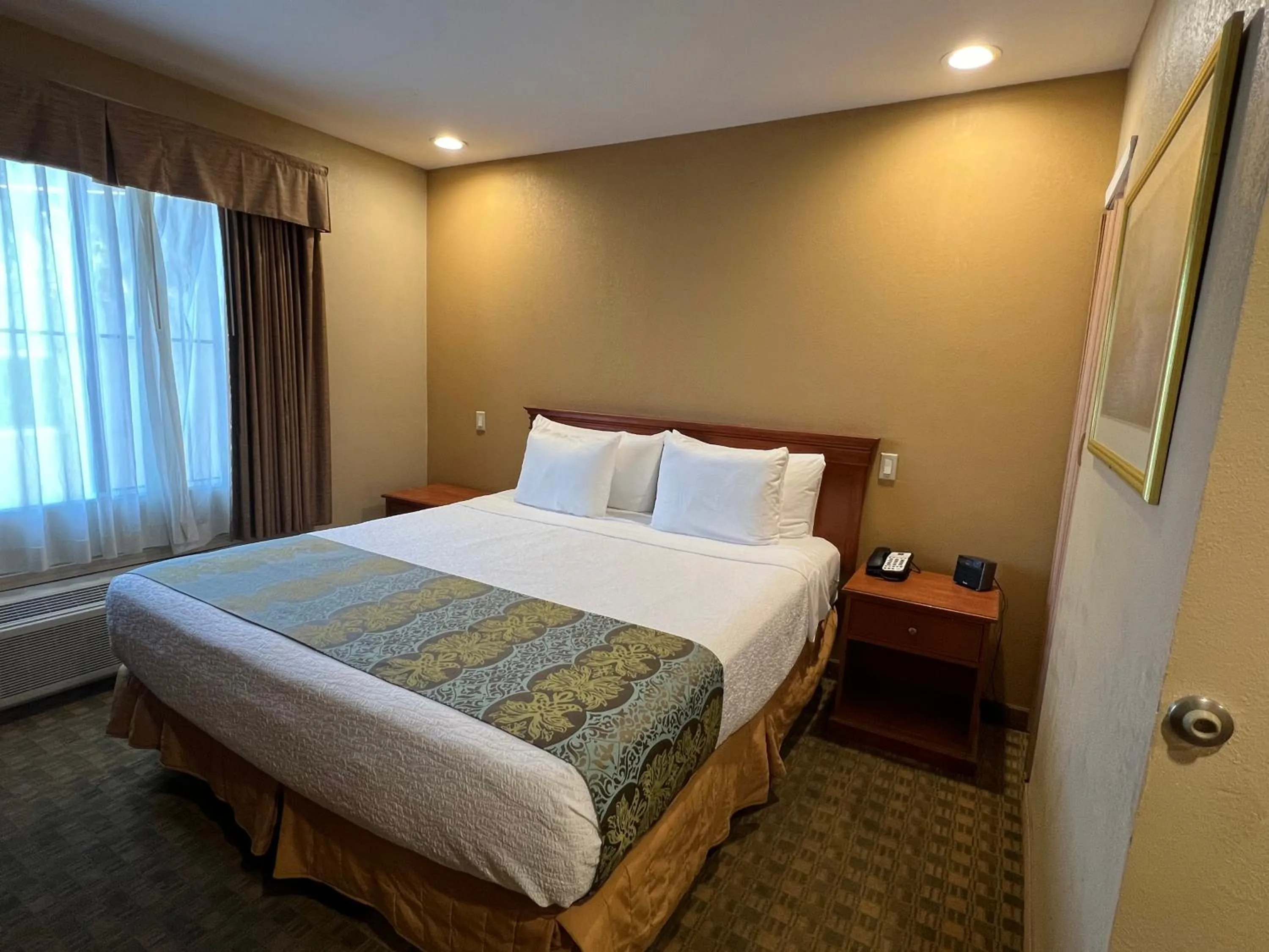 Bed in Pleasant Hill Inn