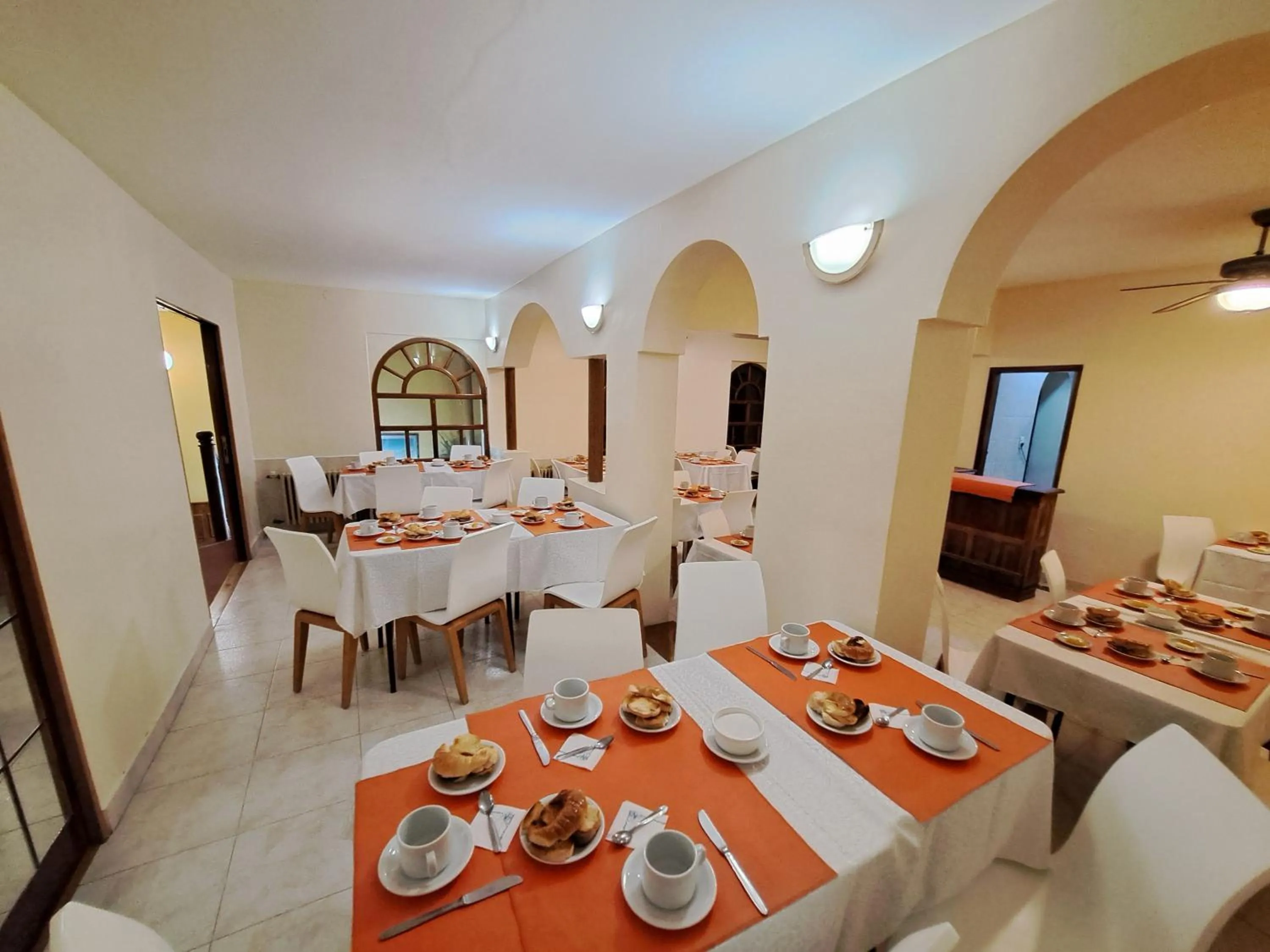Restaurant/places to eat in Hotel Provincia