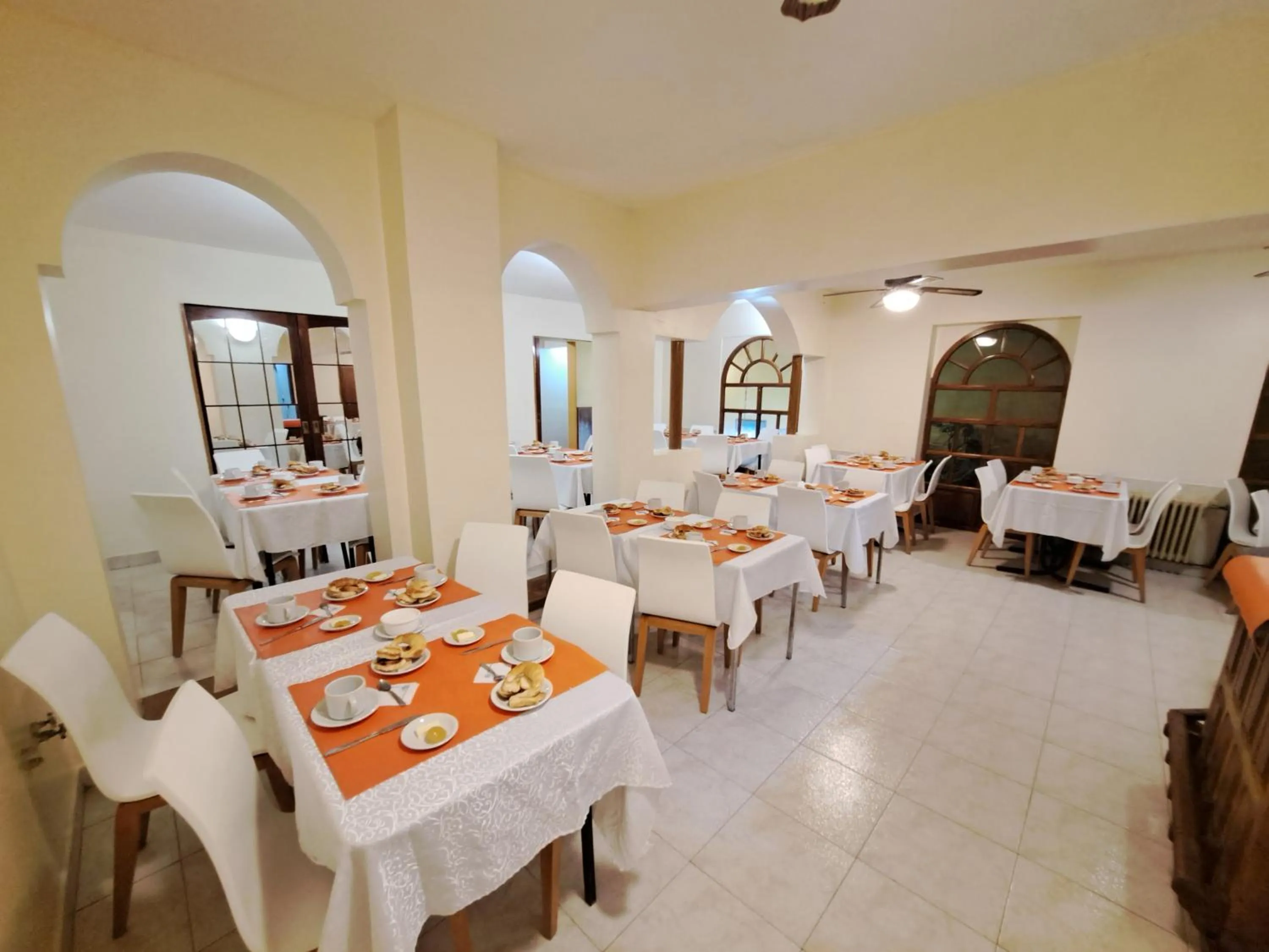 Restaurant/places to eat in Hotel Provincia