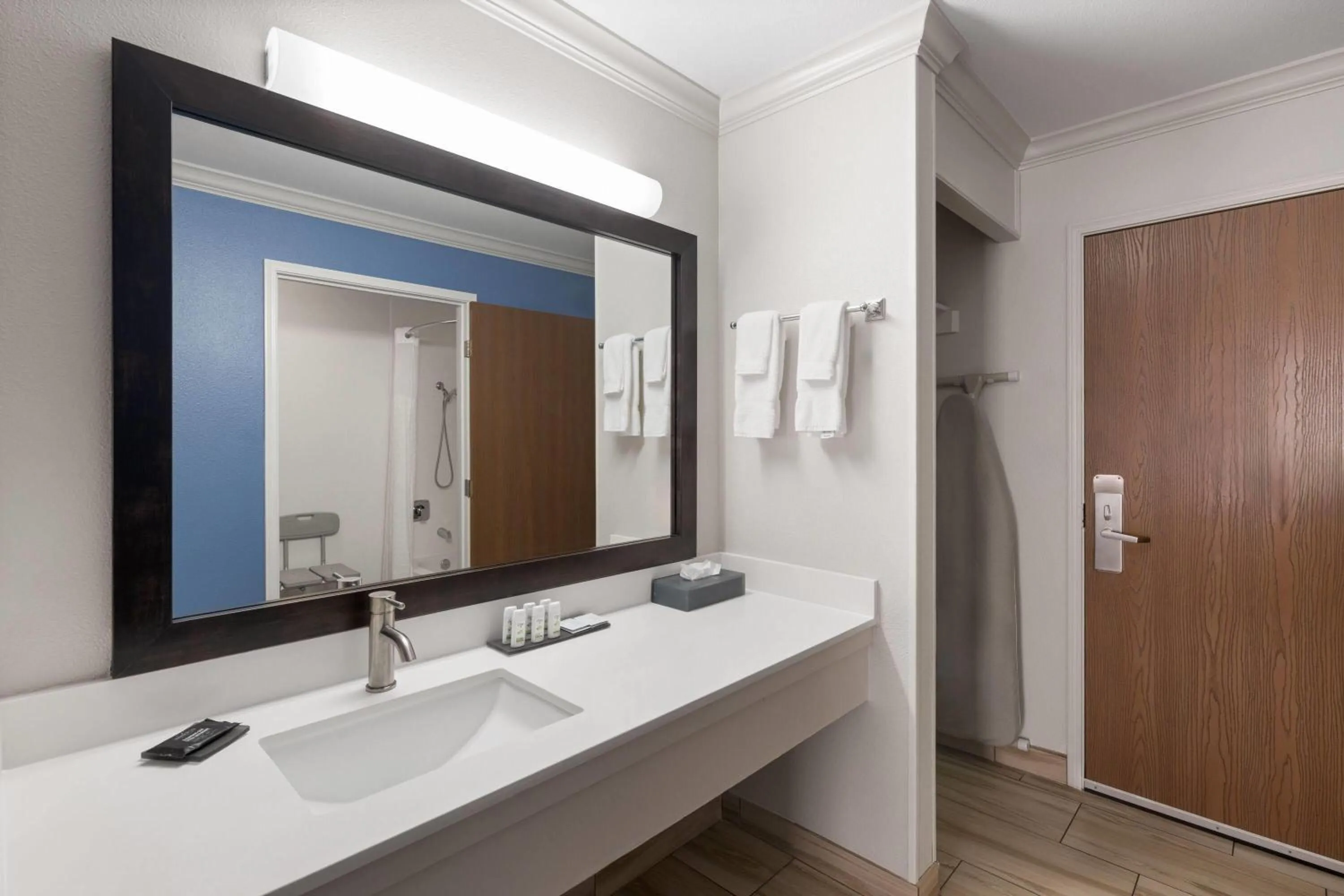 Photo of the whole room in La Quinta by Wyndham Moab