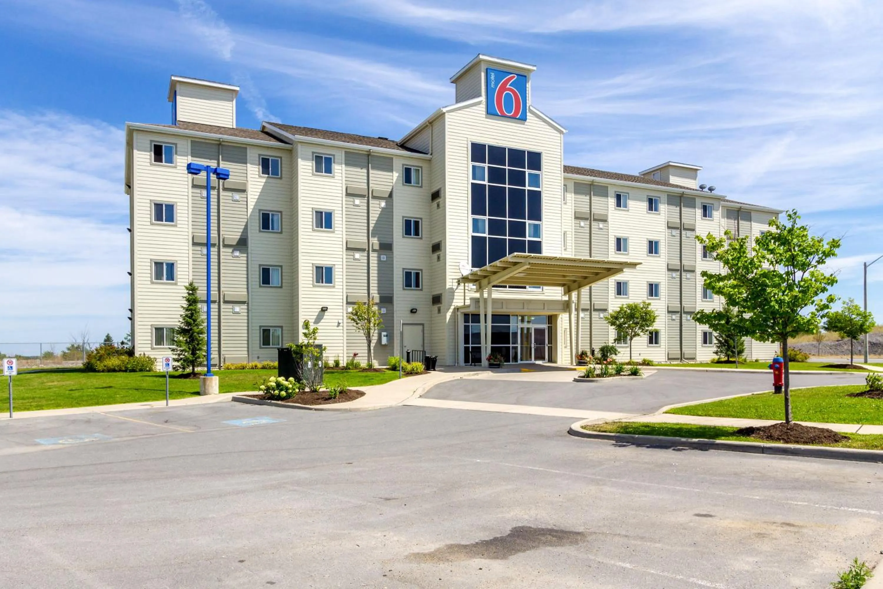 Facade/entrance in Motel 6-Kingston, ON