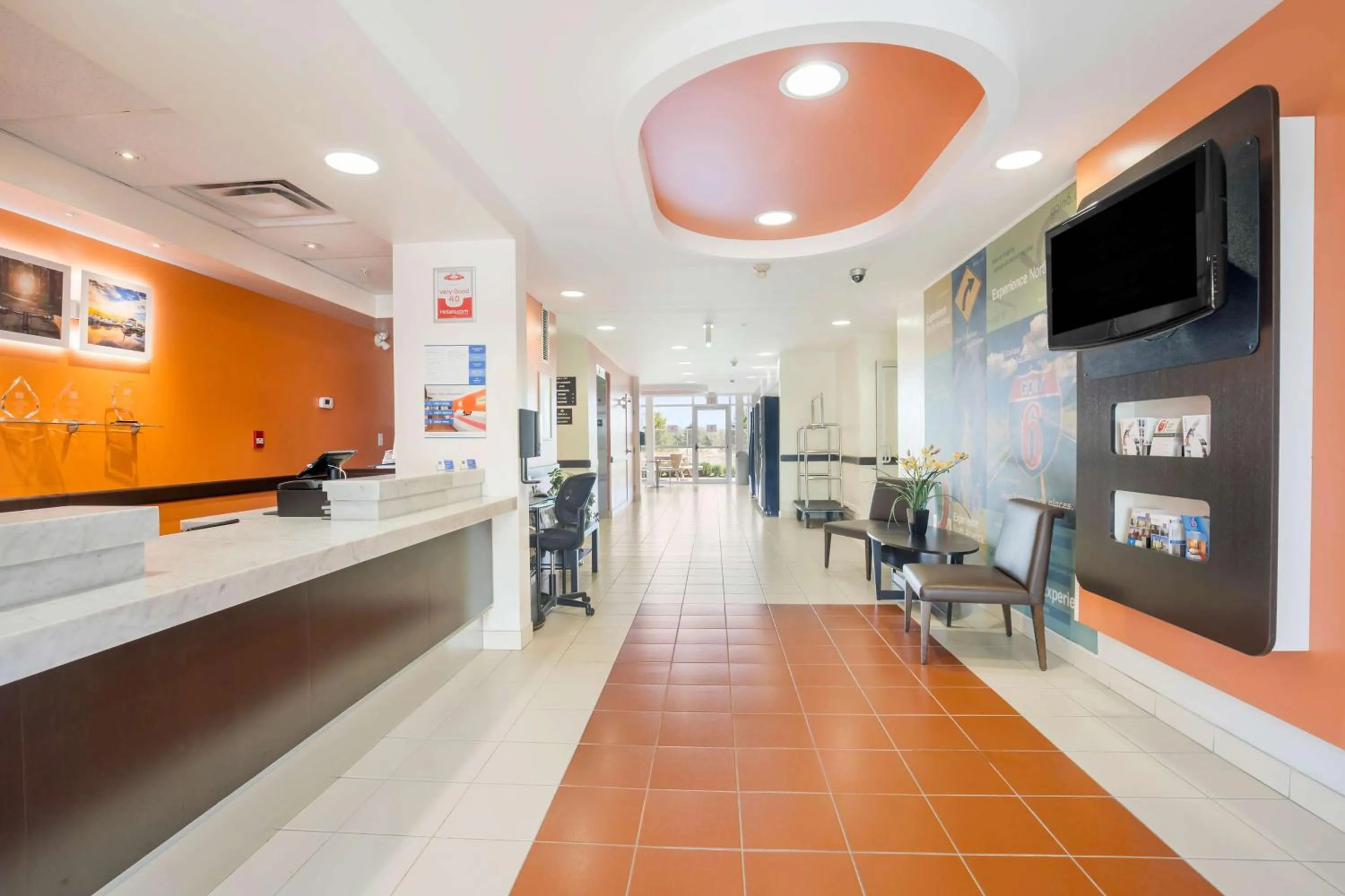 Lobby or reception in Motel 6-Kingston, ON