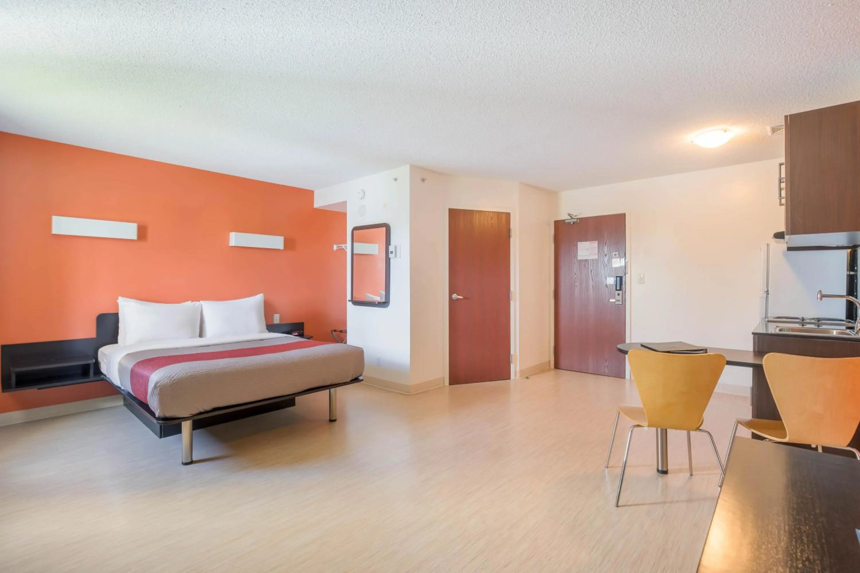 Photo of the whole room, Bed in Motel 6-Kingston, ON