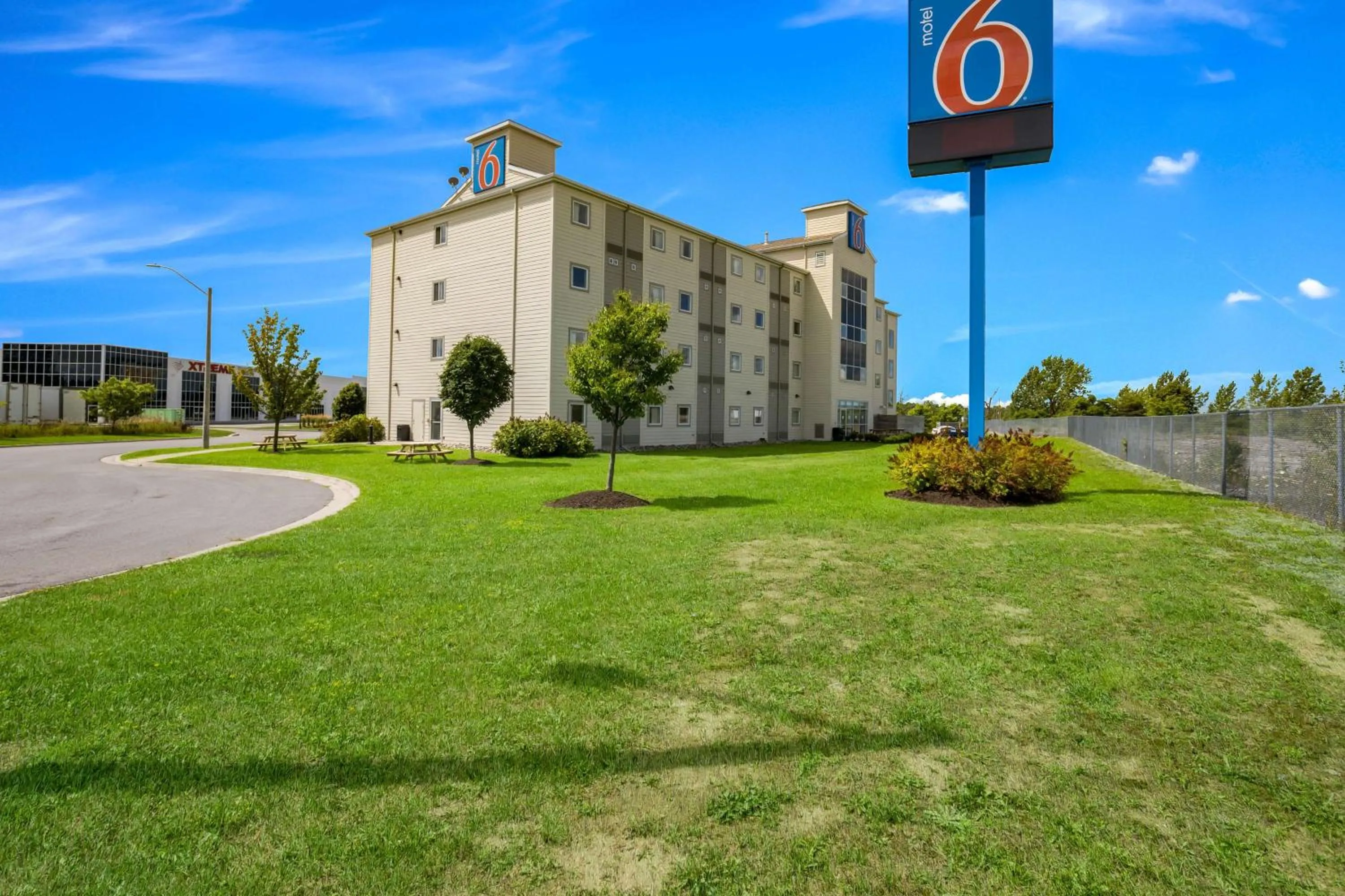 Property building in Motel 6-Kingston, ON