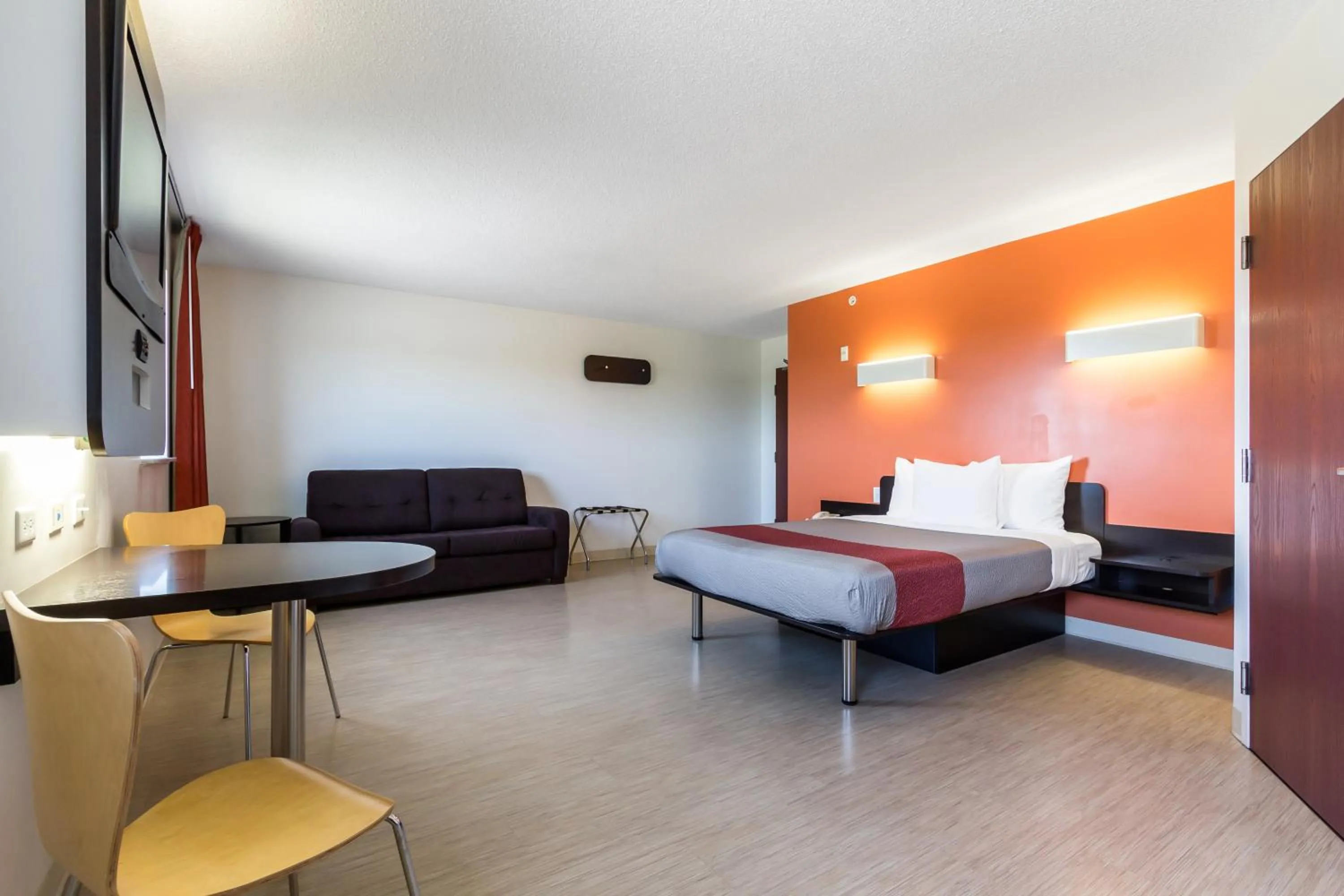 Photo of the whole room, Bed in Motel 6-Kingston, ON