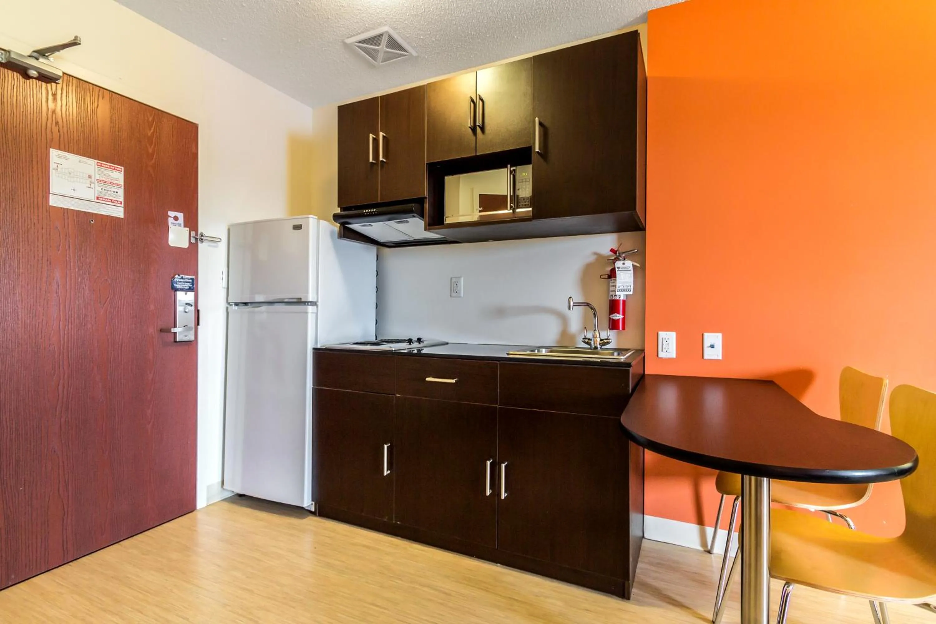 Kitchen or kitchenette in Motel 6-Kingston, ON