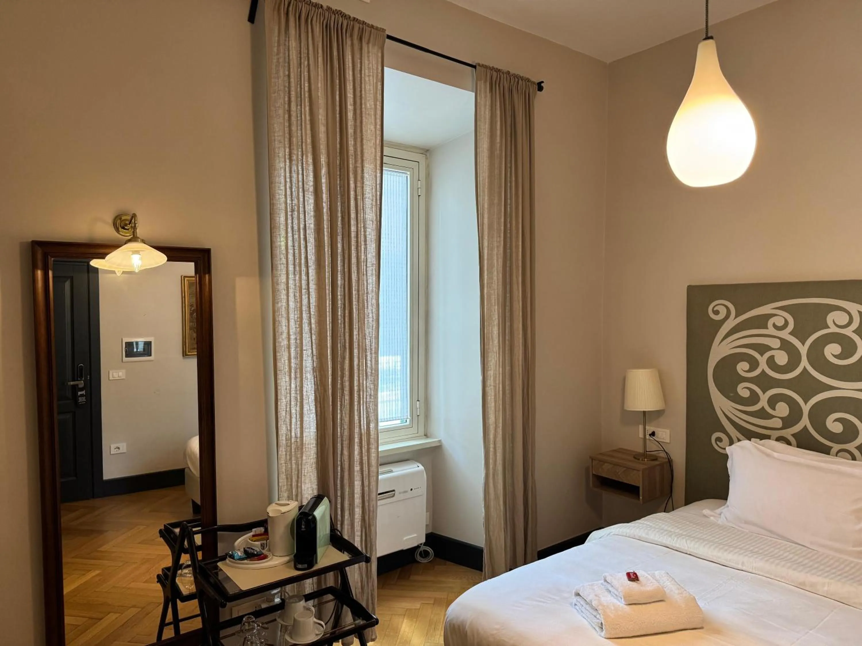 View (from property/room), Bed in Santa Monica Townhouse