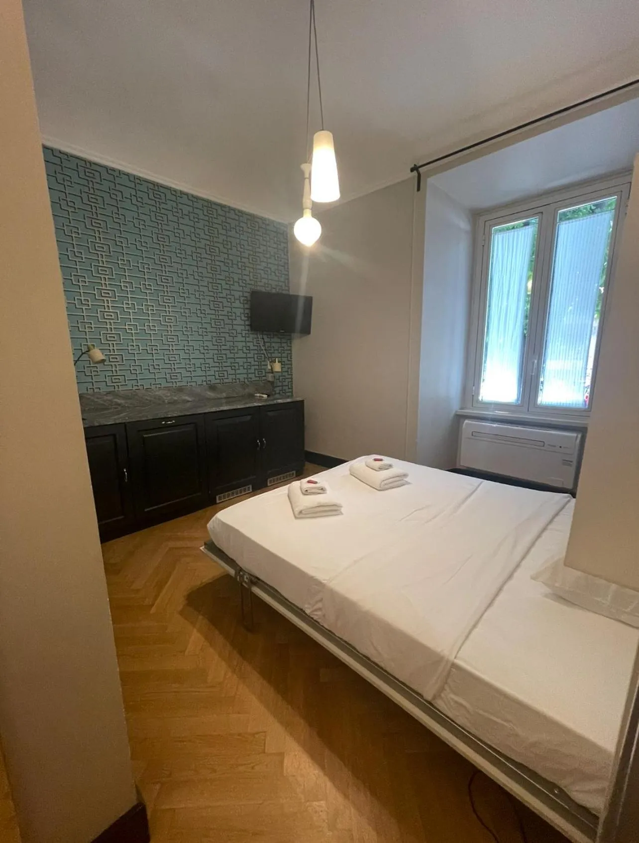 Photo of the whole room, Bed in Santa Monica Townhouse