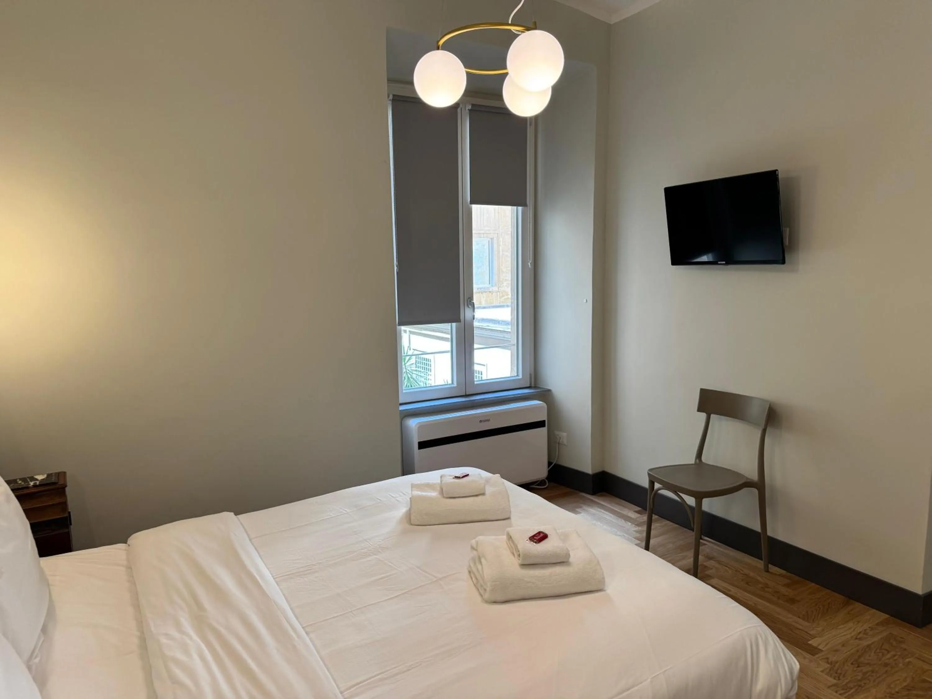 TV and multimedia, Bed in Santa Monica Townhouse