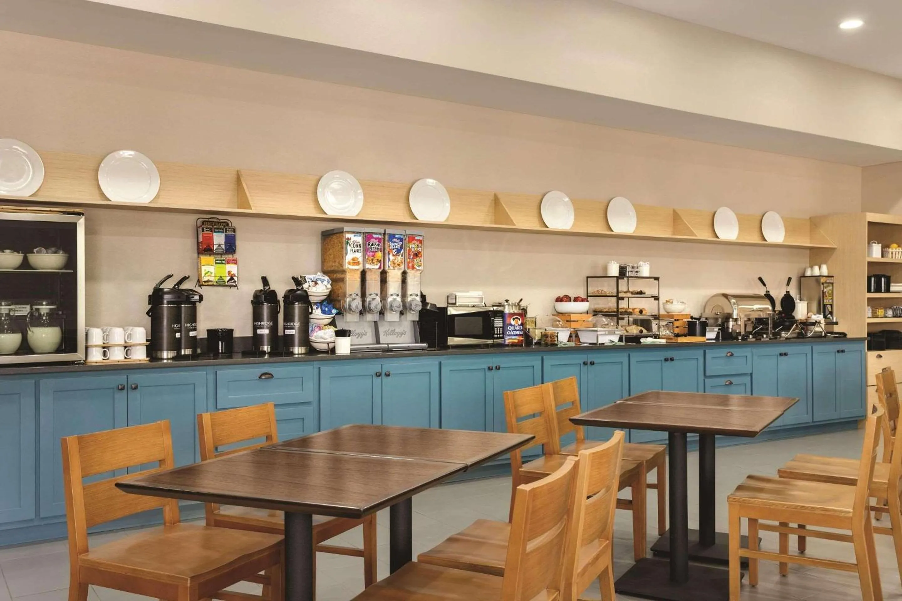 Breakfast in Country Inn & Suites by Radisson, Goodlettsville, TN