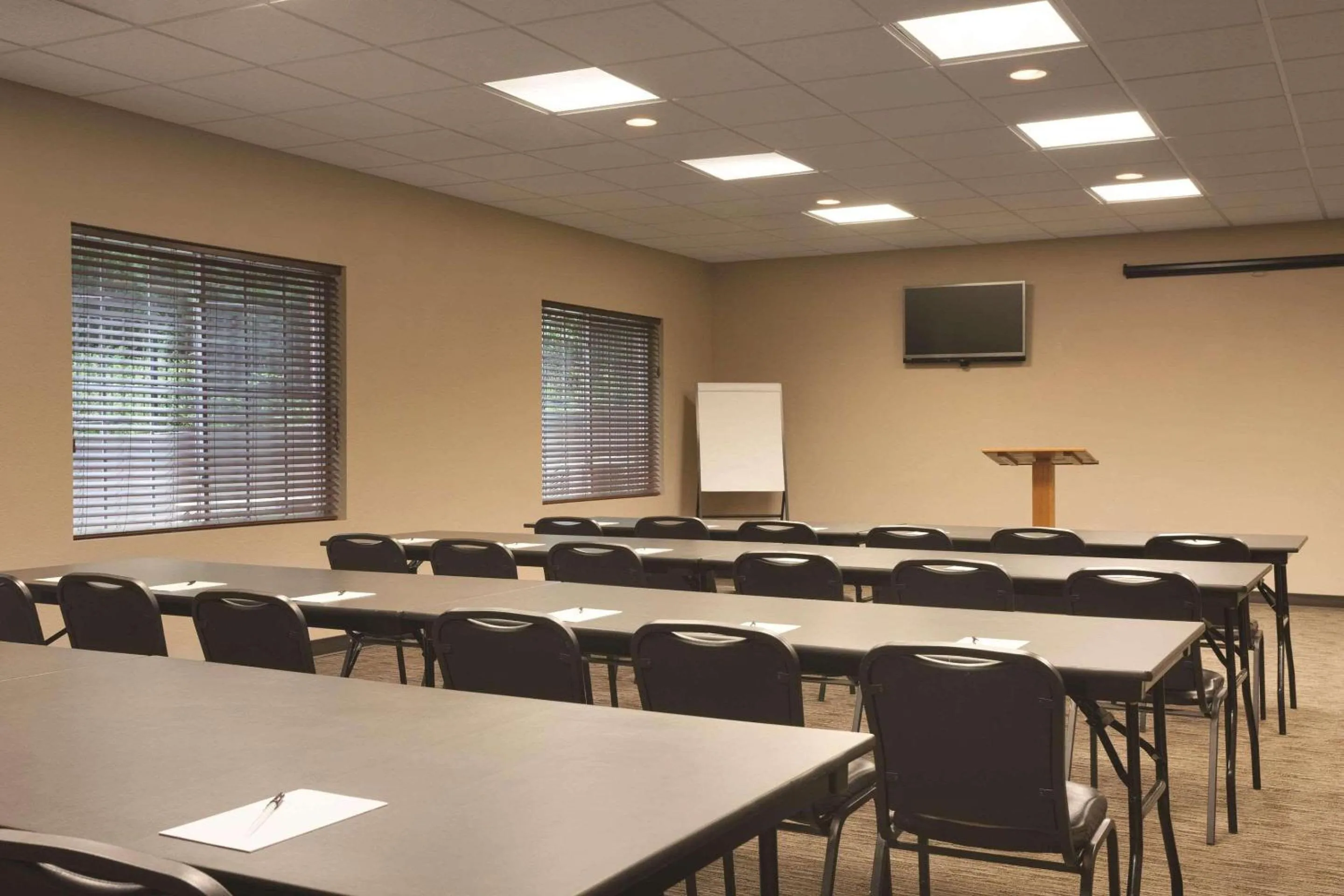 Meeting/conference room in Country Inn & Suites by Radisson, Goodlettsville, TN