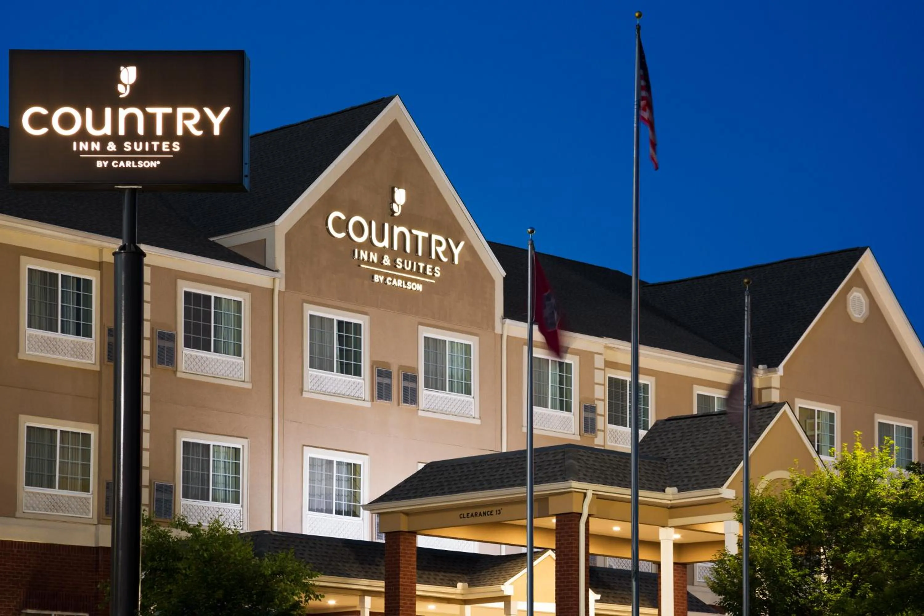 Property building in Country Inn & Suites by Radisson, Goodlettsville, TN