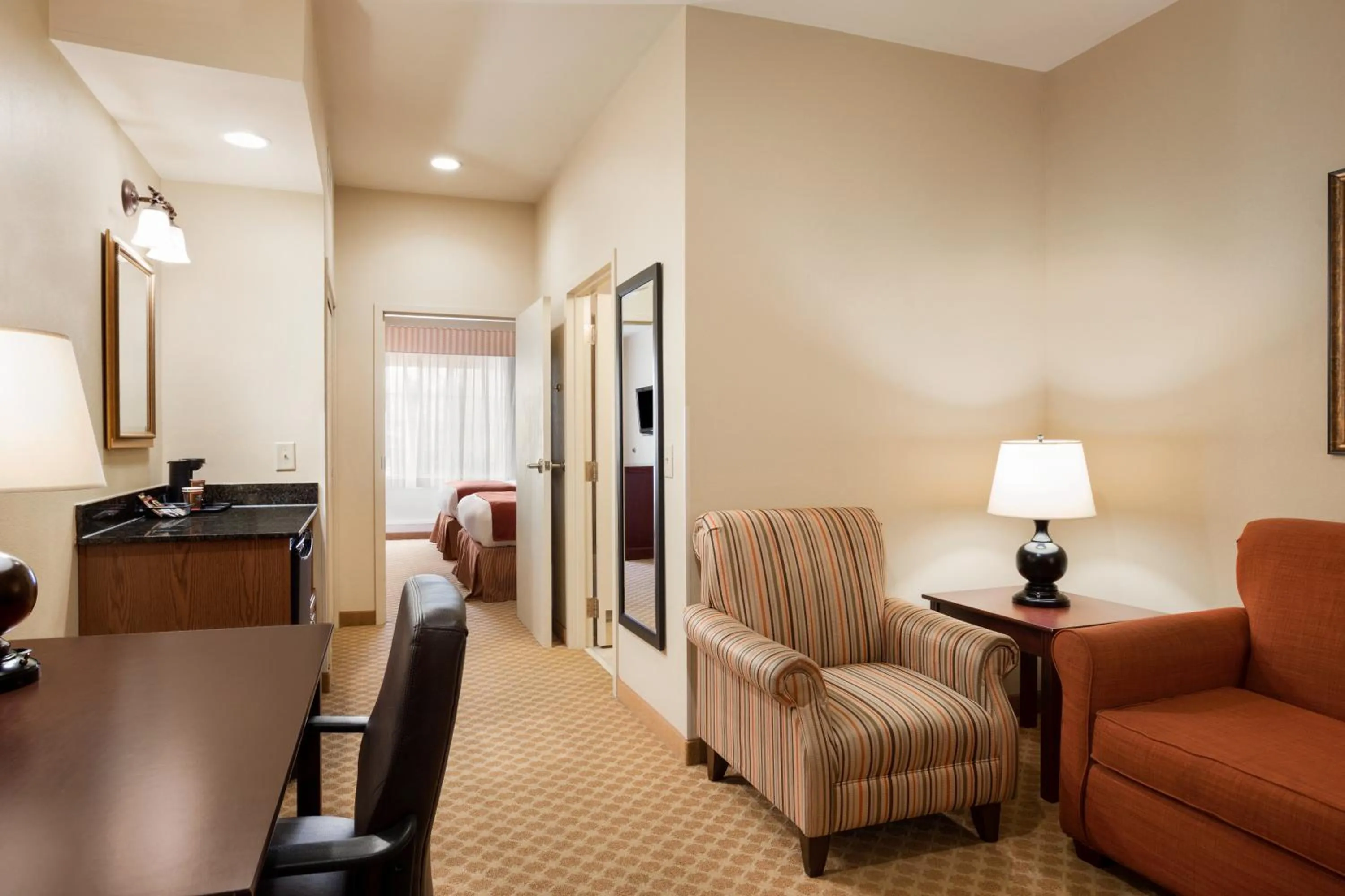 Bedroom in Country Inn & Suites by Radisson, Goodlettsville, TN