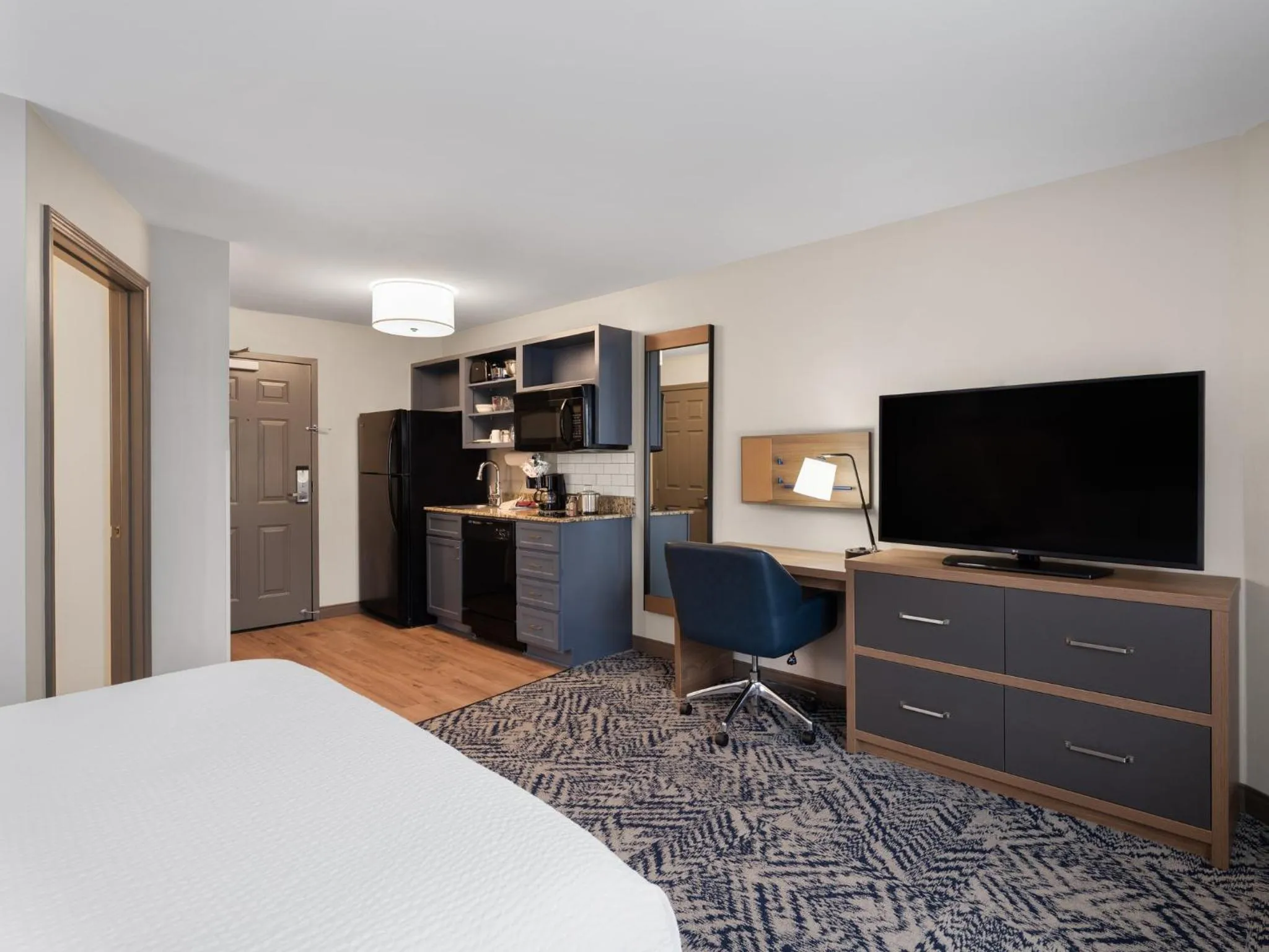 Photo of the whole room, Bed in Candlewood Suites Radcliff - Fort Knox by IHG