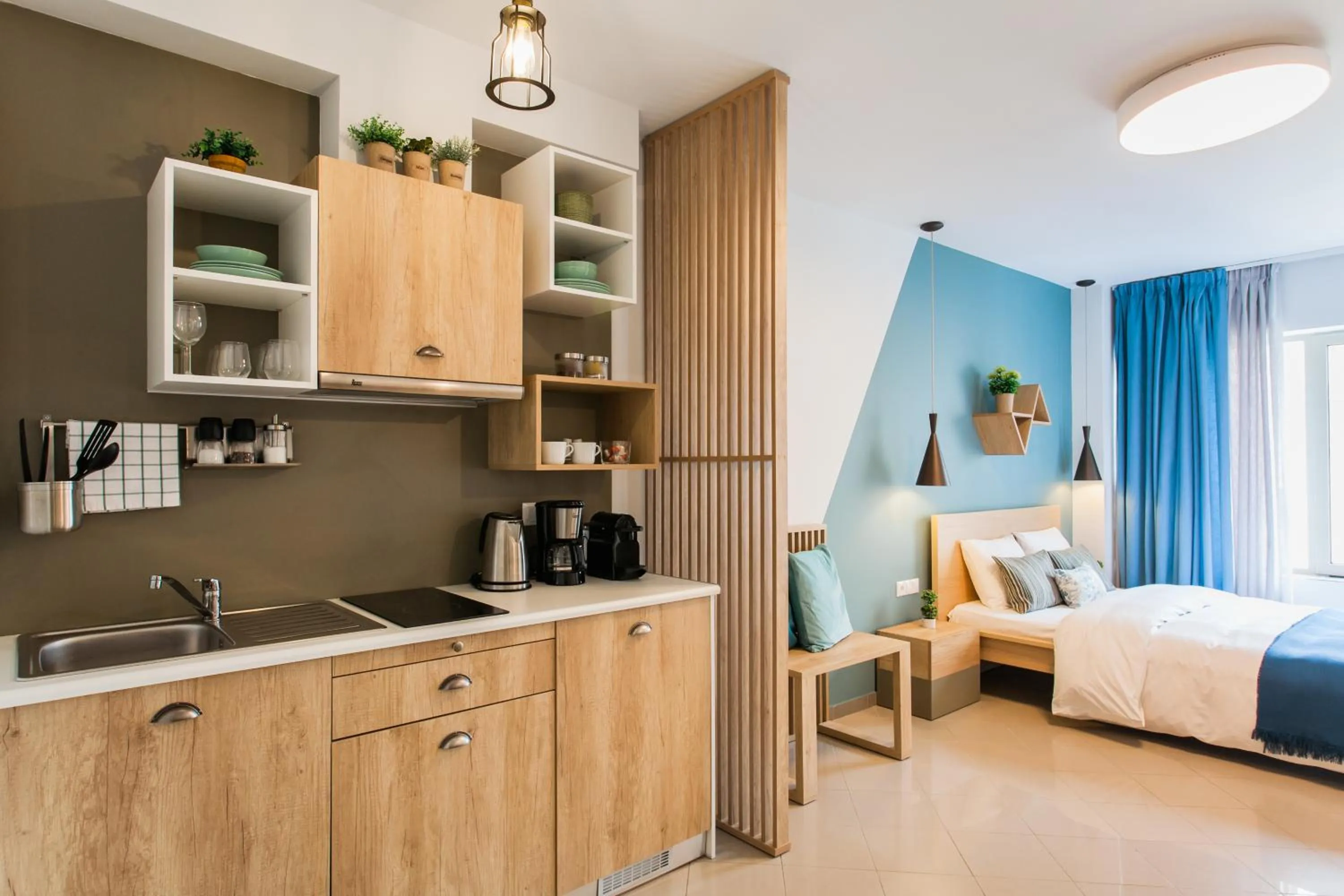 Kitchen or kitchenette, Bed in Dynasta Central Suites