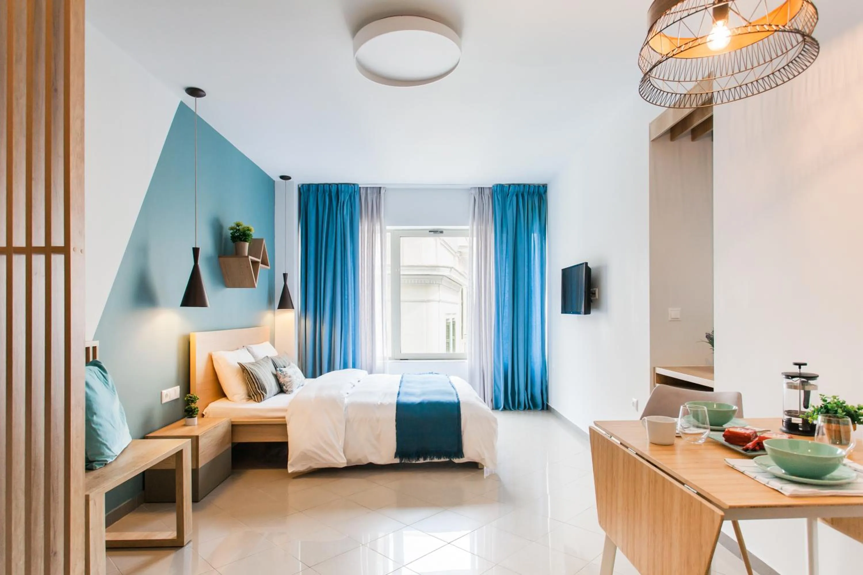 Photo of the whole room, Bed in Dynasta Central Suites