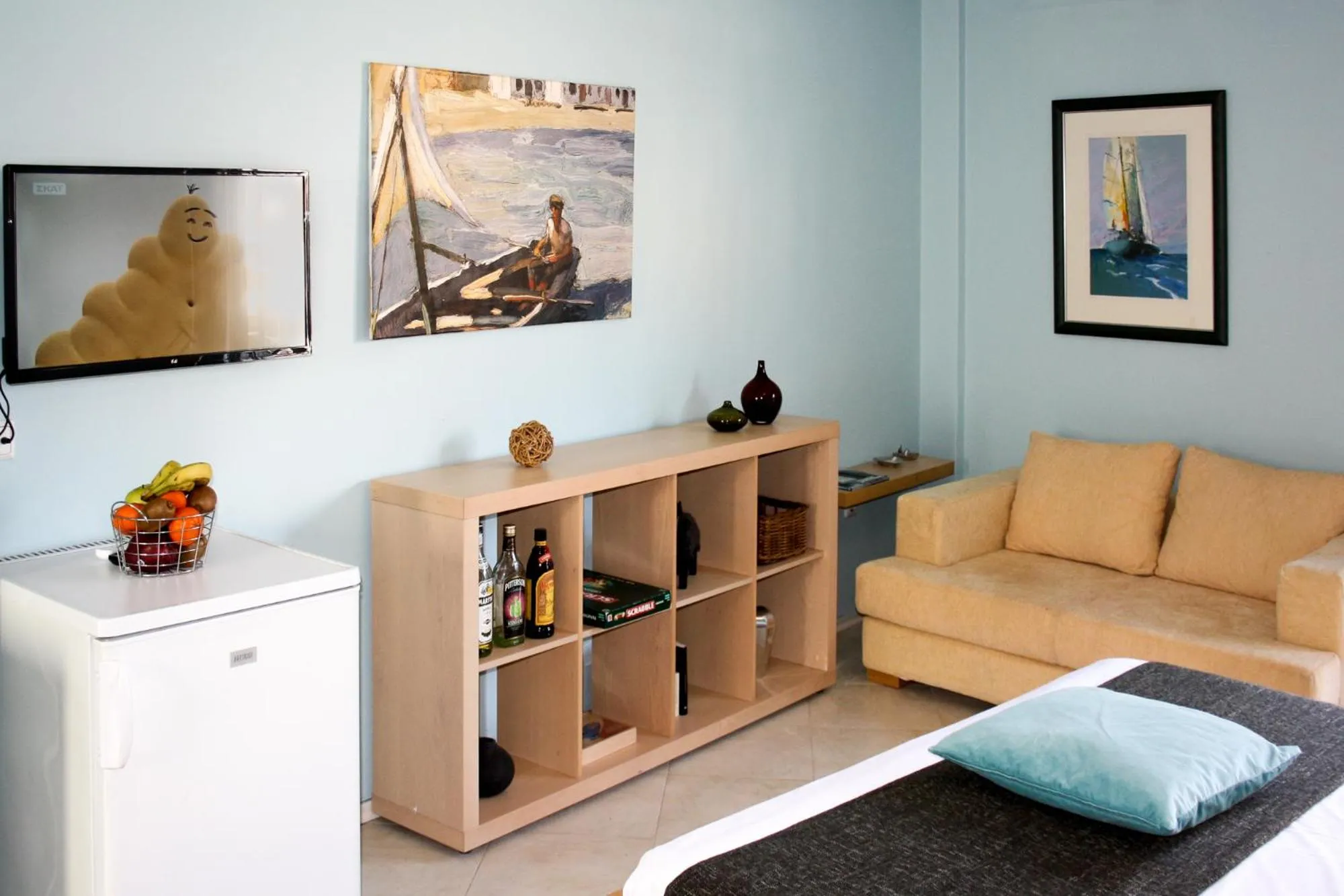 Seating area in Dynasta Central Suites