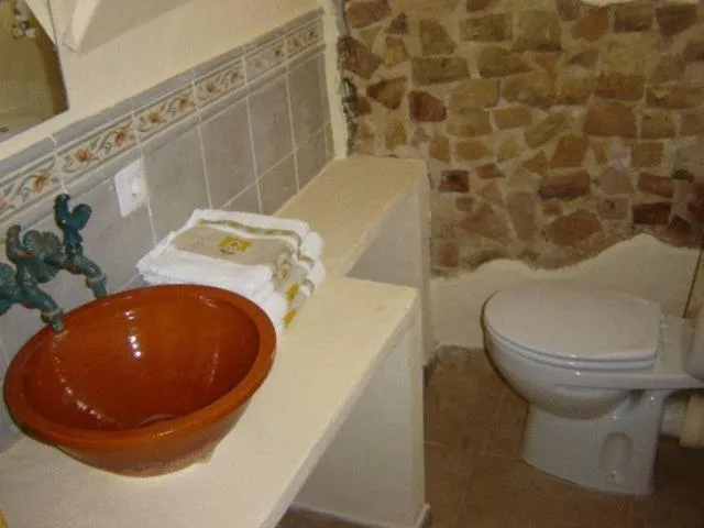 Bathroom in La Casa de Bovedas Charming Inn