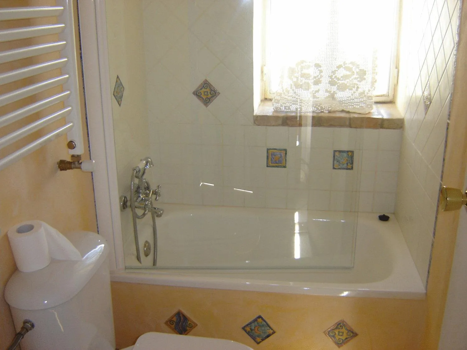 Bathroom in La Casa de Bovedas Charming Inn