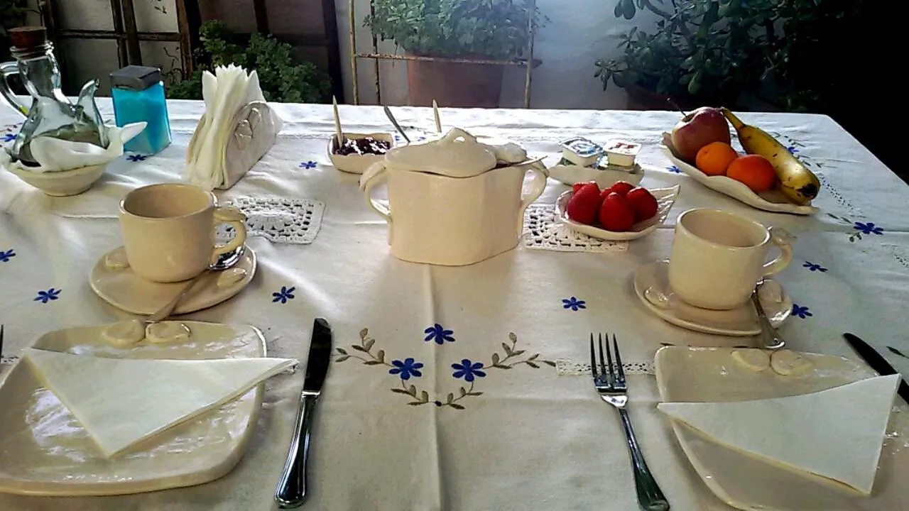 Breakfast in La Casa de Bovedas Charming Inn