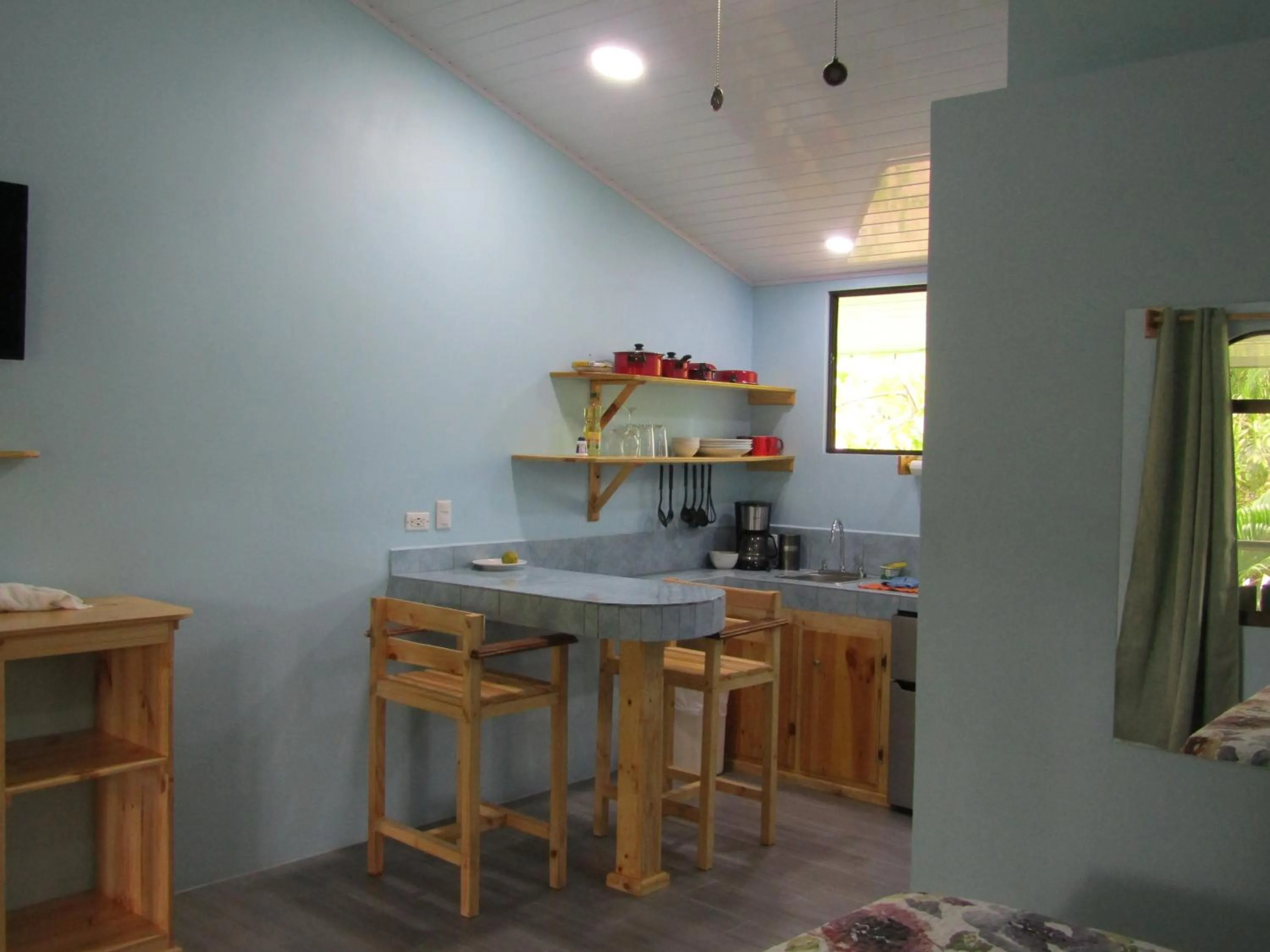 Dining area in Peace of Paradise Breakfast Included Free Manuel Antonio Park Tour