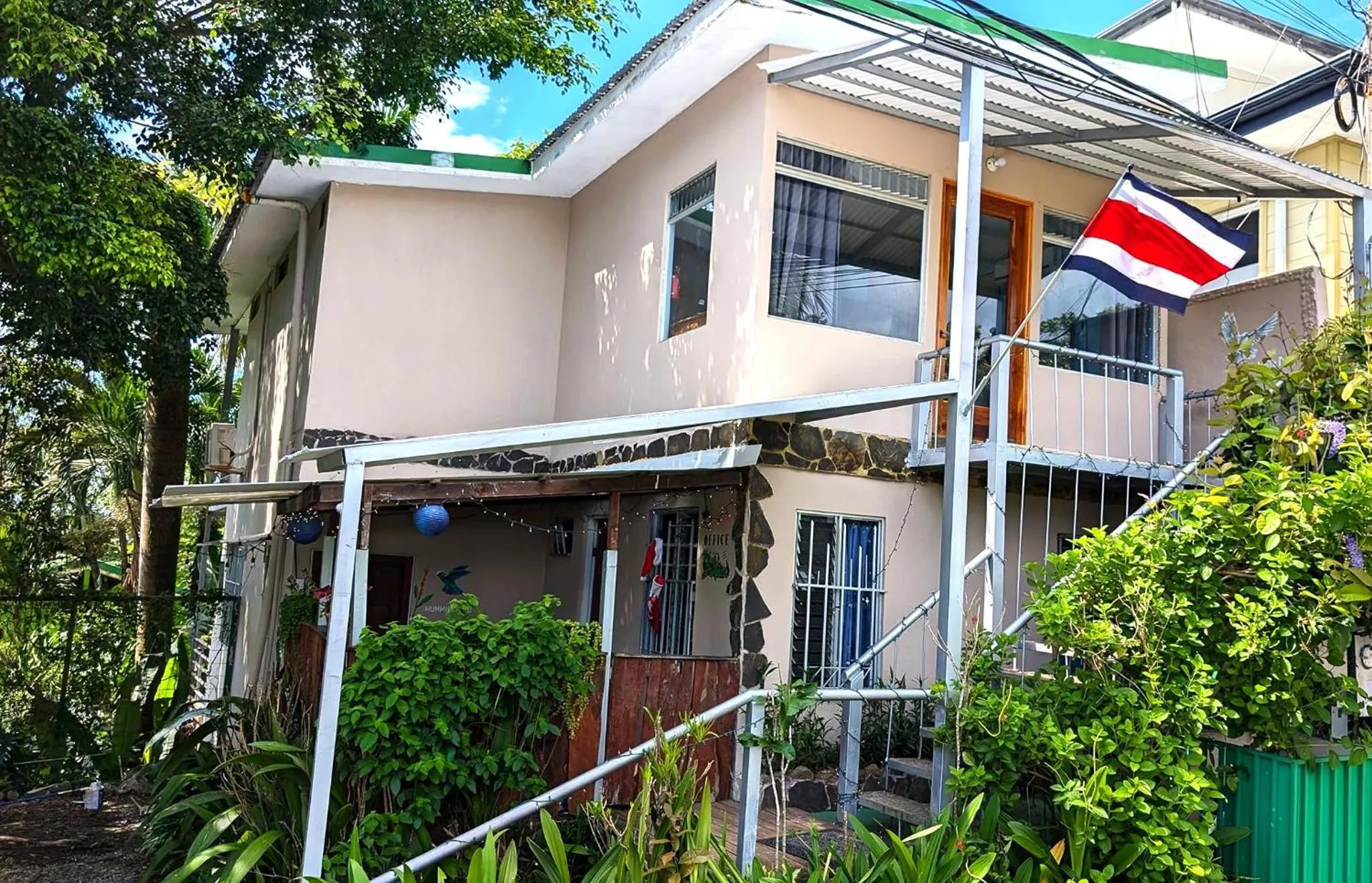 Property building in Peace of Paradise Breakfast Included Free Manuel Antonio Park Tour