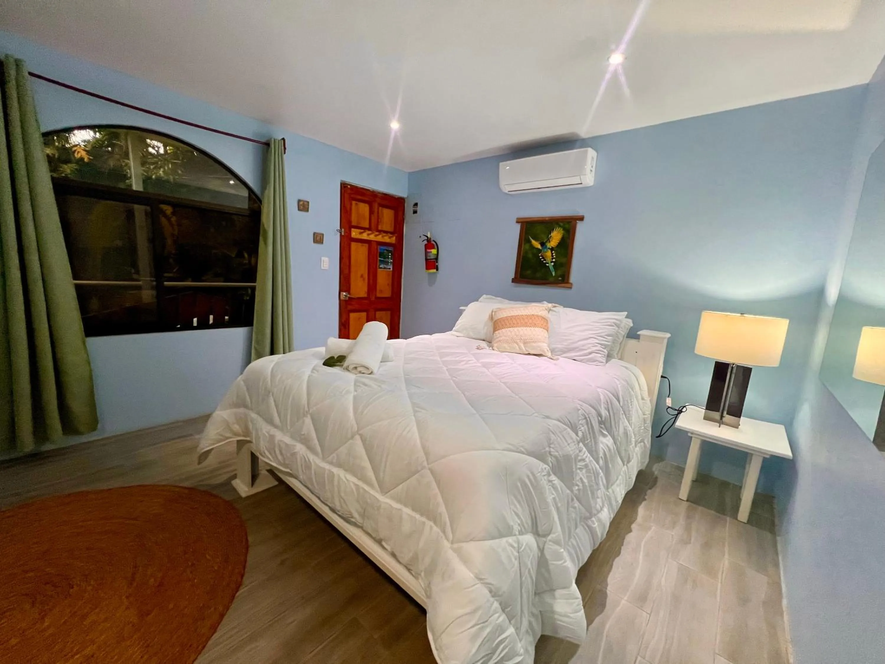 Bed in Peace of Paradise Breakfast Included Free Manuel Antonio Park Tour