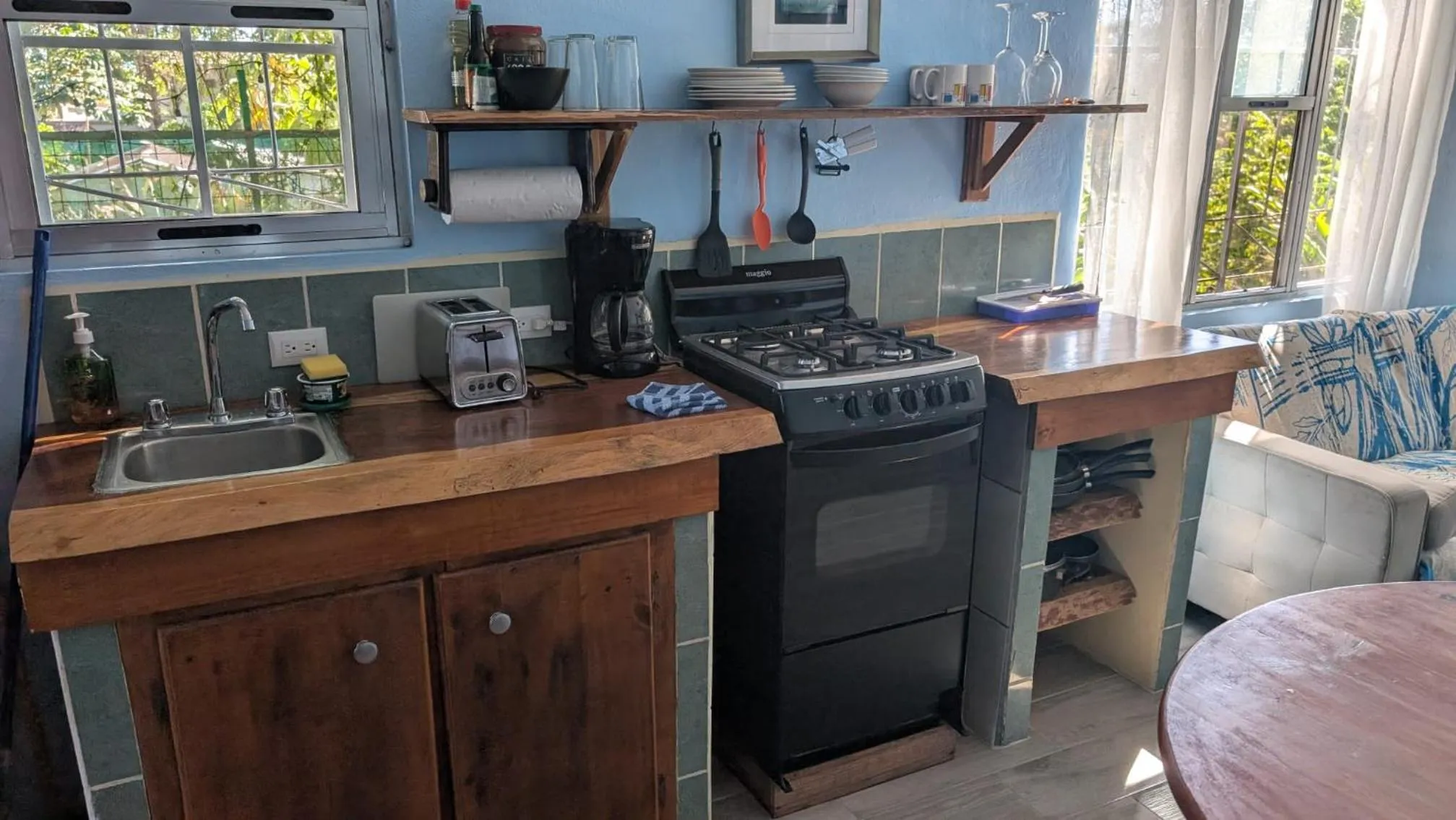 Coffee/tea facilities in Peace of Paradise Breakfast Included Free Manuel Antonio Park Tour