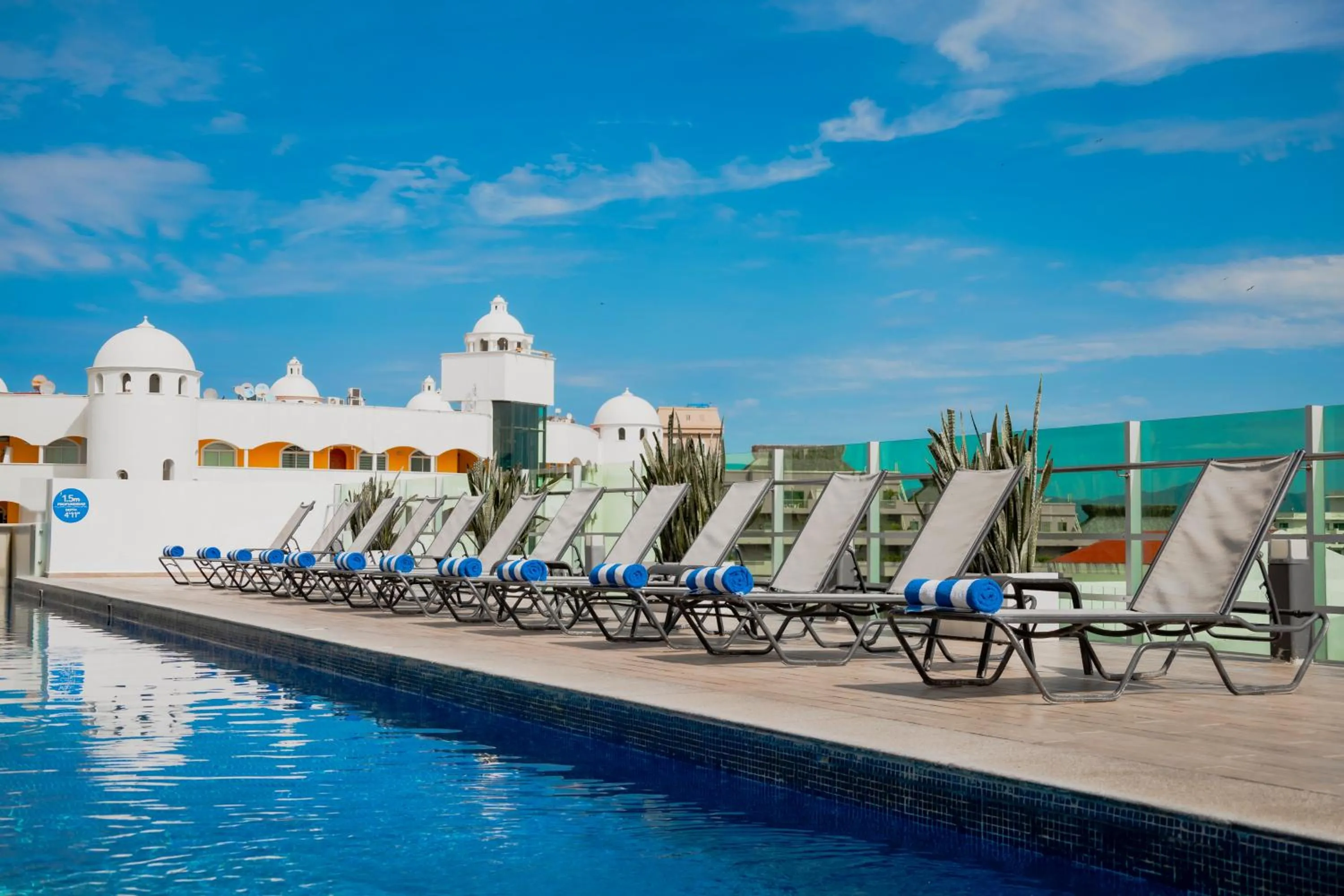 Swimming pool in Hotel Villa Varadero