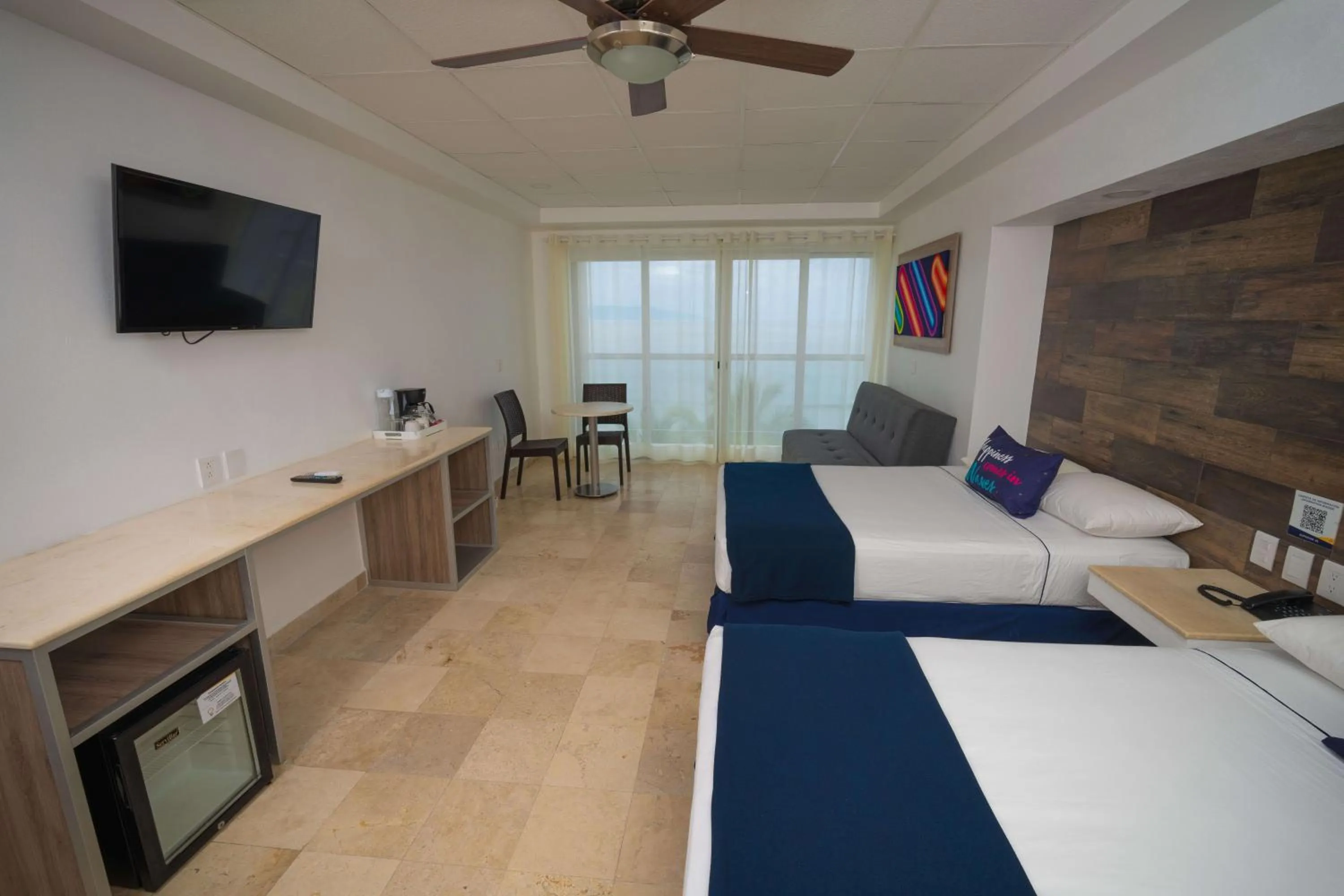 Photo of the whole room, Bed in Hotel Villa Varadero