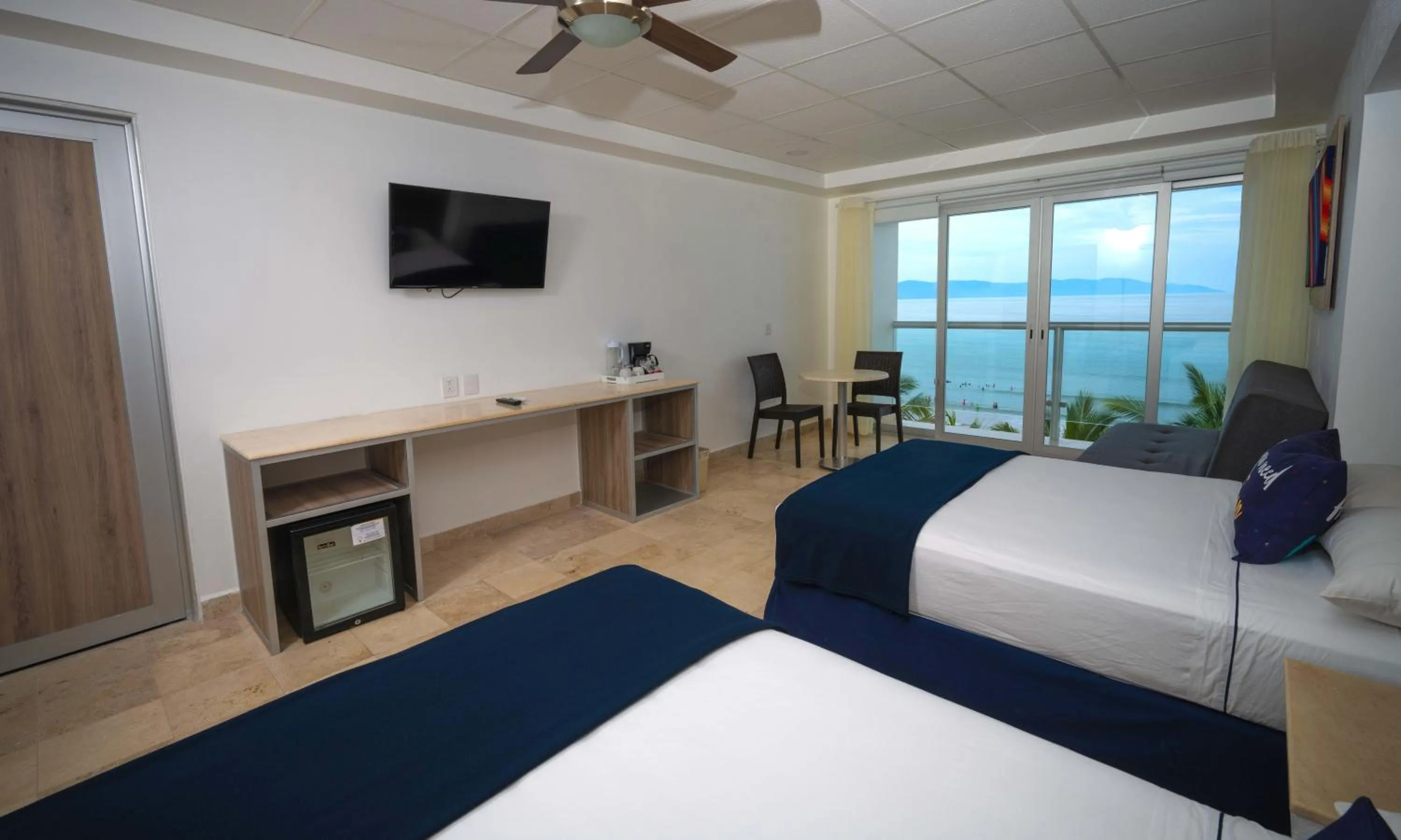 Photo of the whole room, Bed in Hotel Villa Varadero