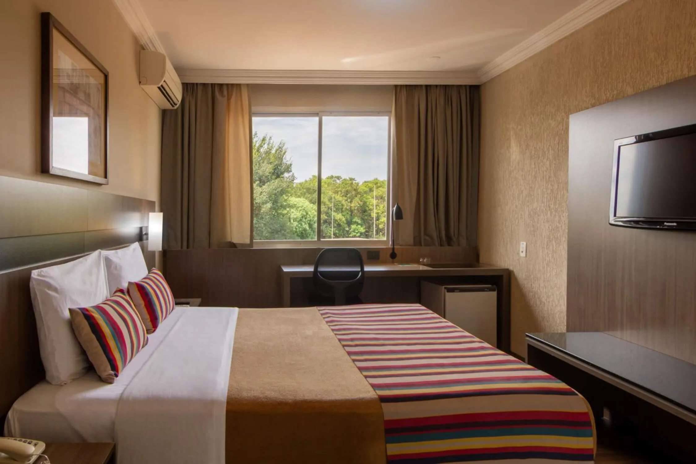 Bed in Hotel Deville Express Cascavel