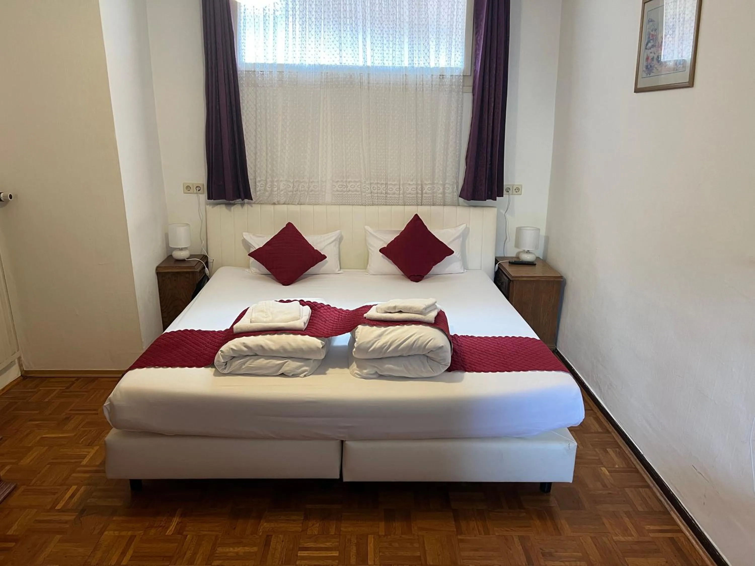 Bed in Hotel Schwarzer Adler