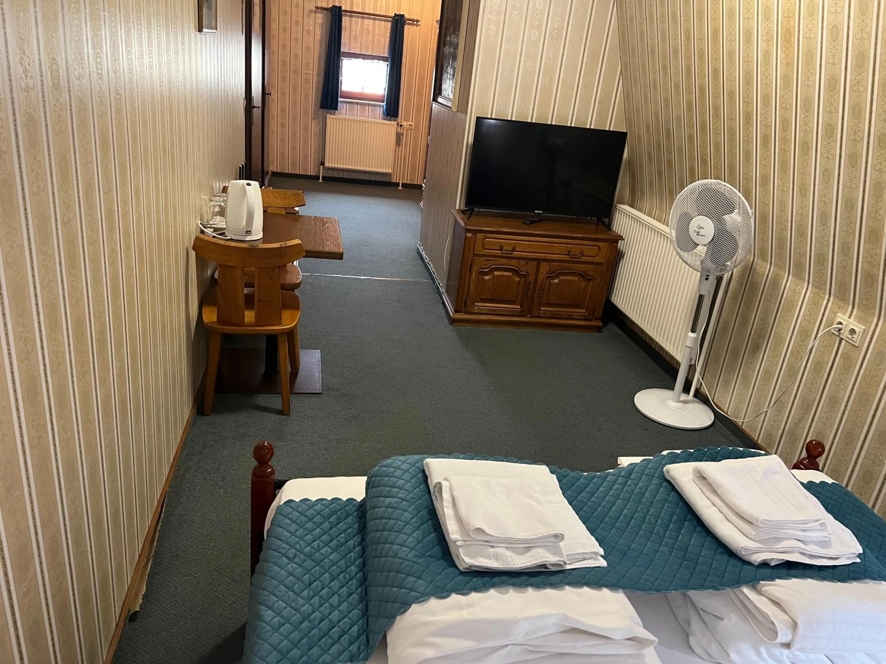 Bed in Hotel Schwarzer Adler