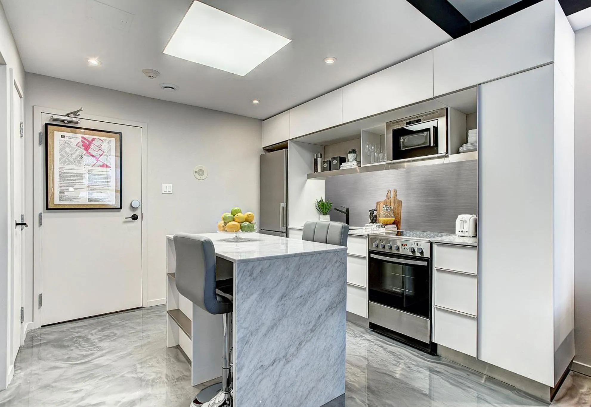 Kitchen or kitchenette in Pierce Boutique Apartments by Simplissimmo