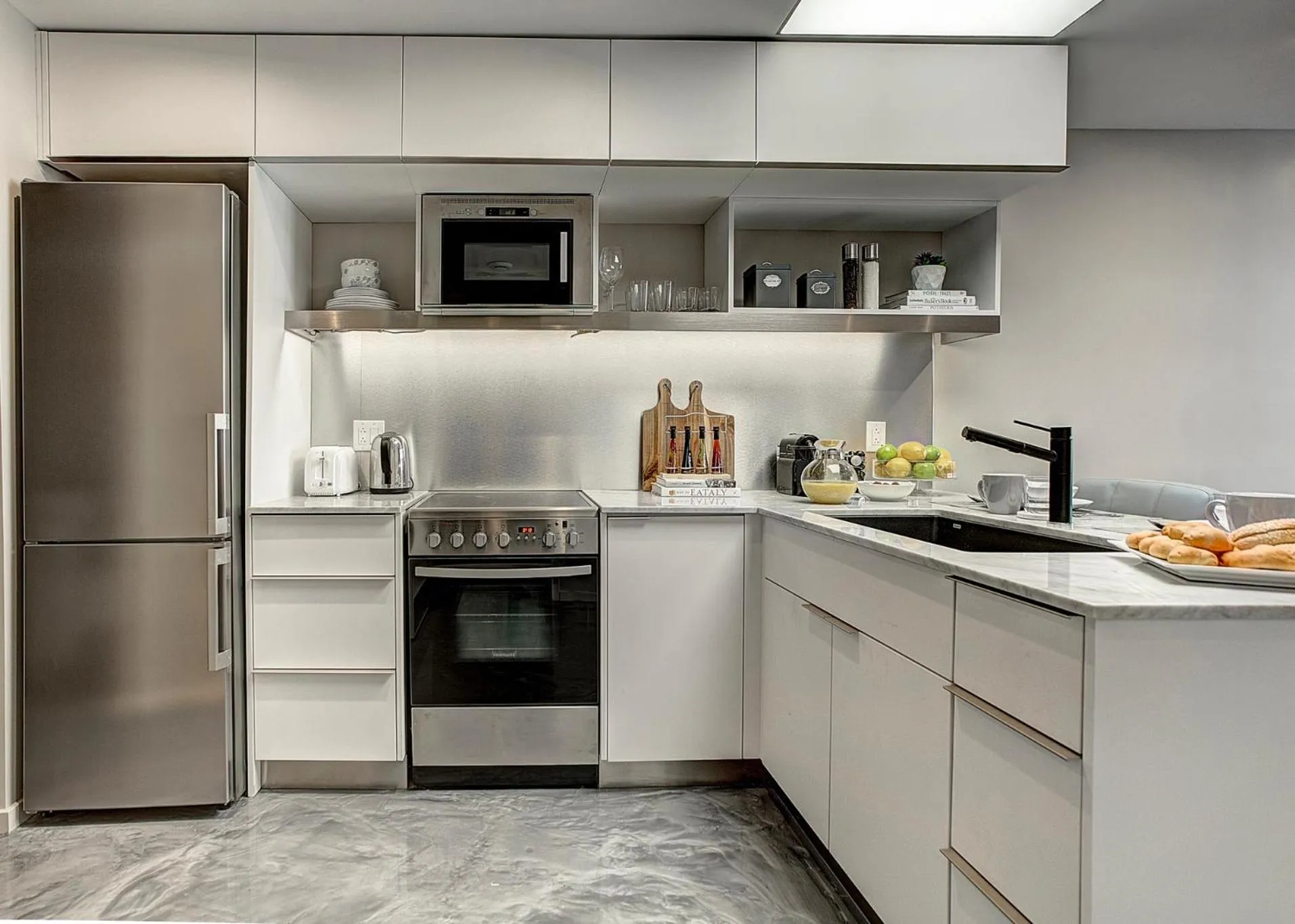 Coffee/tea facilities in Pierce Boutique Apartments by Simplissimmo