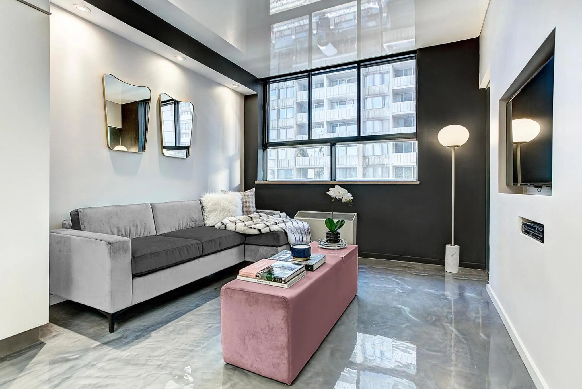 TV and multimedia in Pierce Boutique Apartments by Simplissimmo