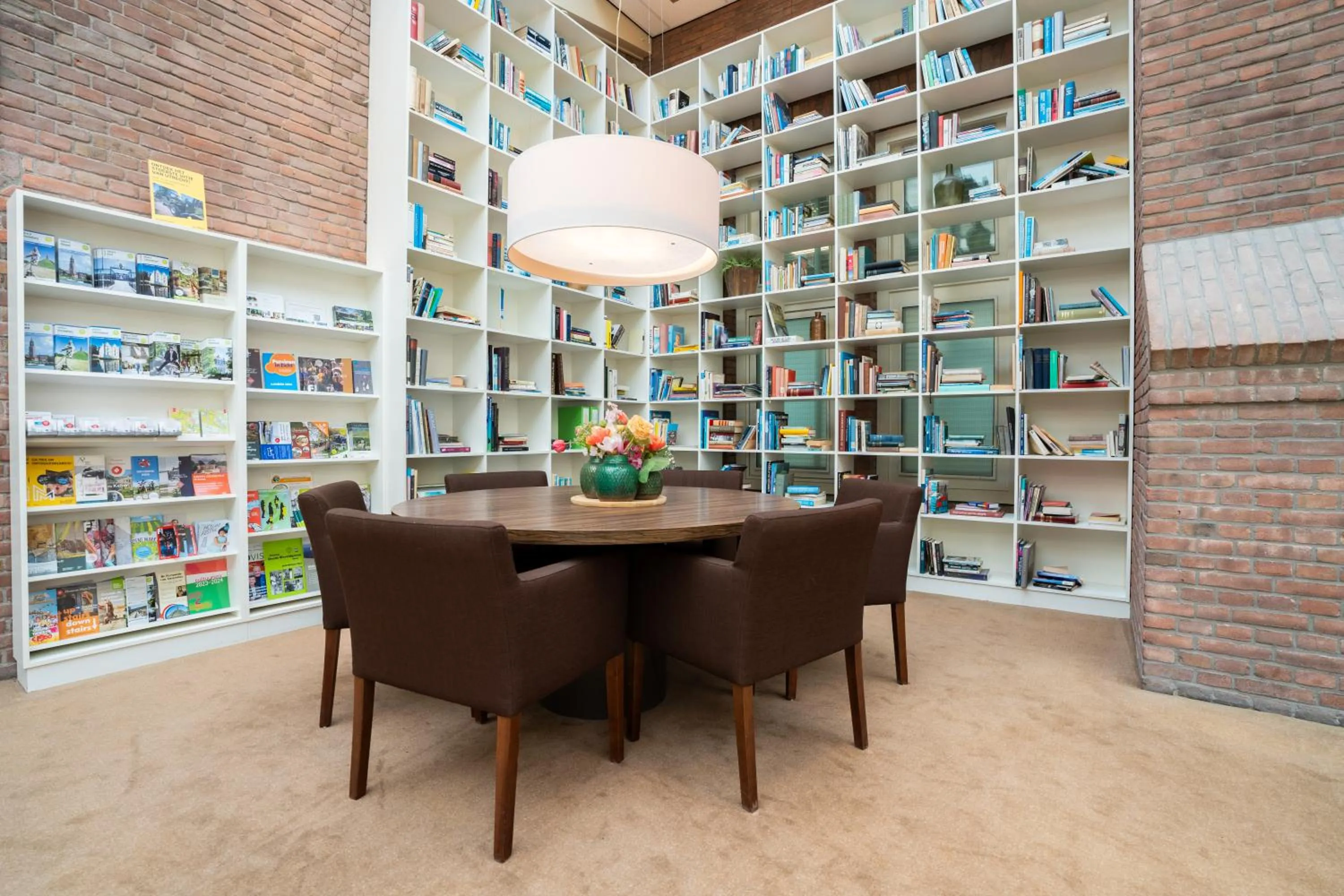 Library in Hotel Kontakt der Kontinenten