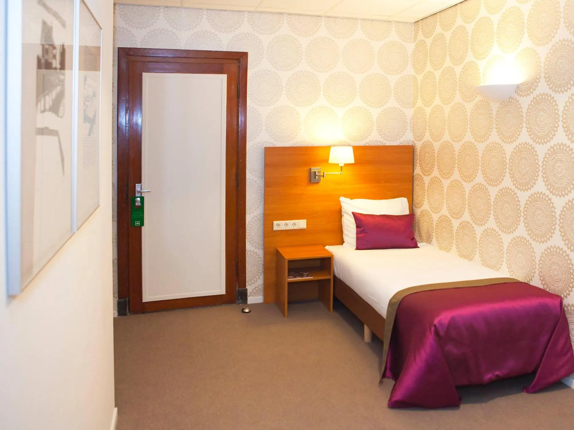 Bed in Hotel Kontakt der Kontinenten